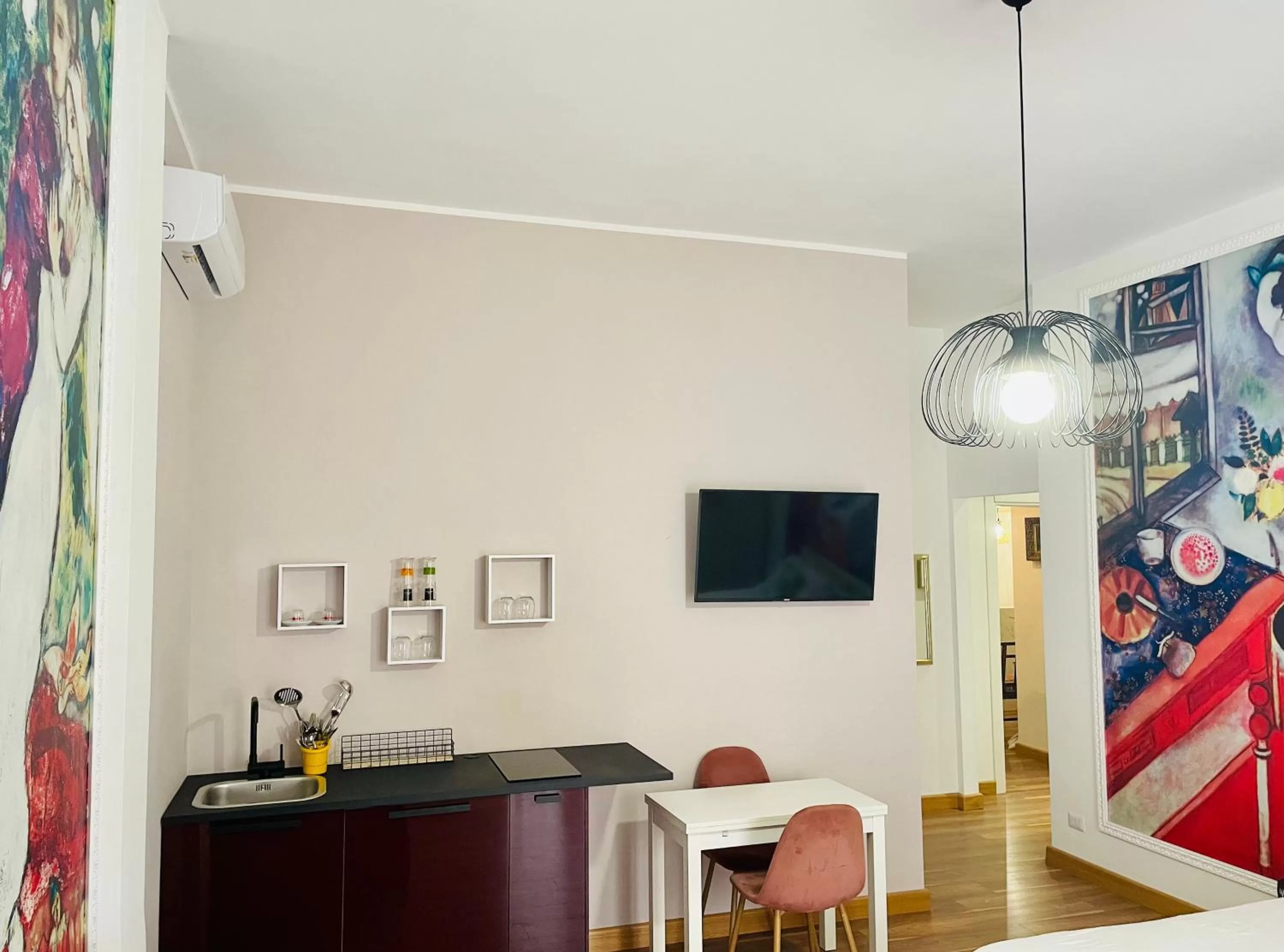 Photo of the whole room in ConteMax ArtHouse