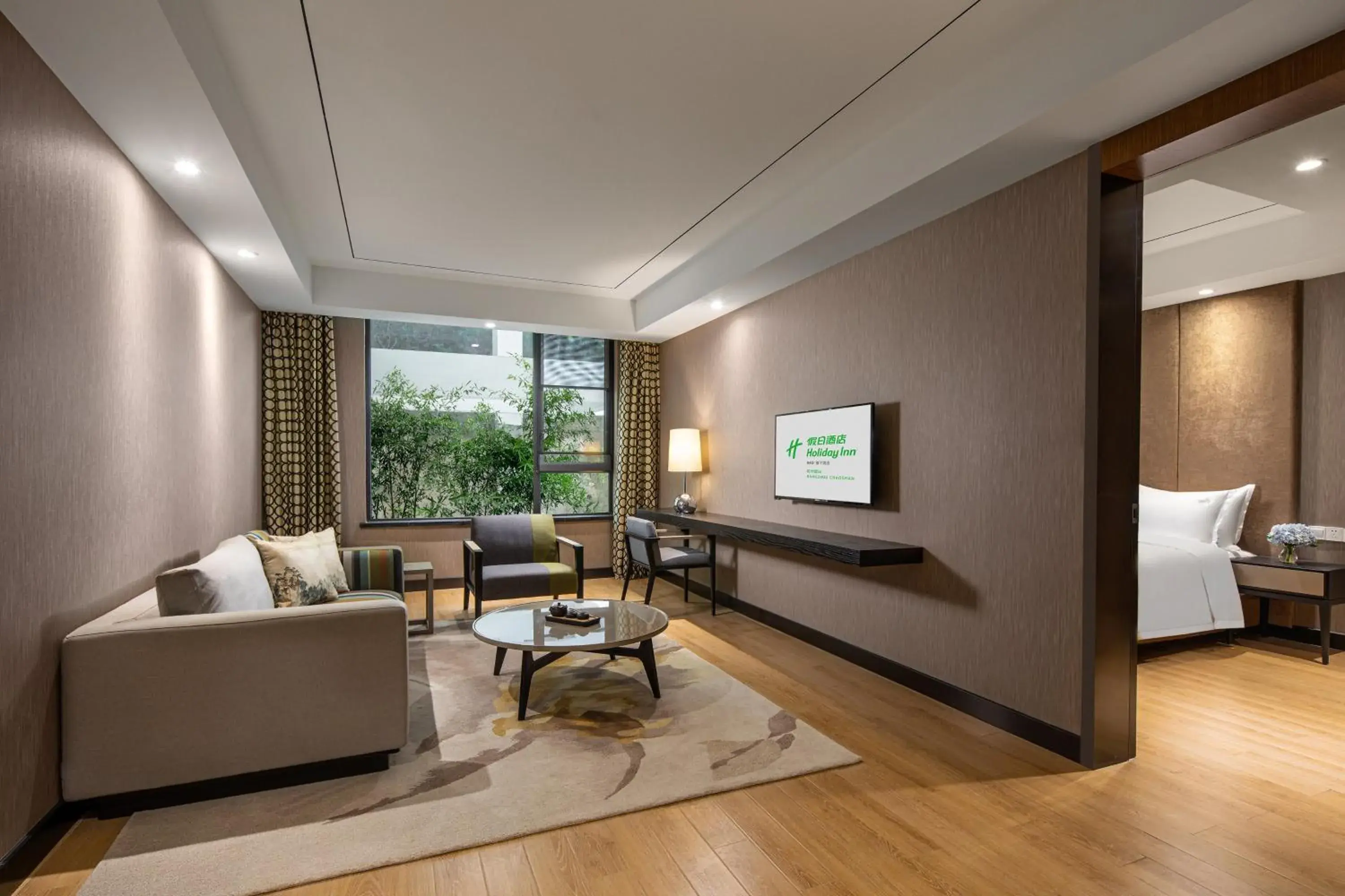 Photo of the whole room, Seating Area in Holiday Inn Hangzhou Chaoshan, an IHG Hotel