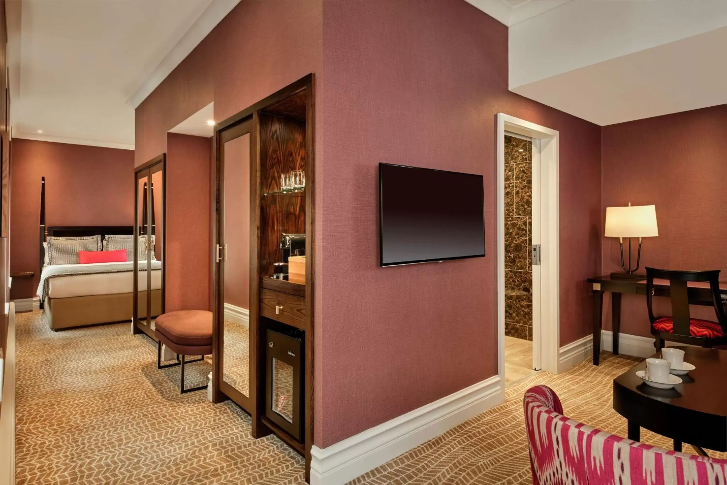 Bedroom, TV/Entertainment Center in St. Ermin's Hotel, Autograph Collection