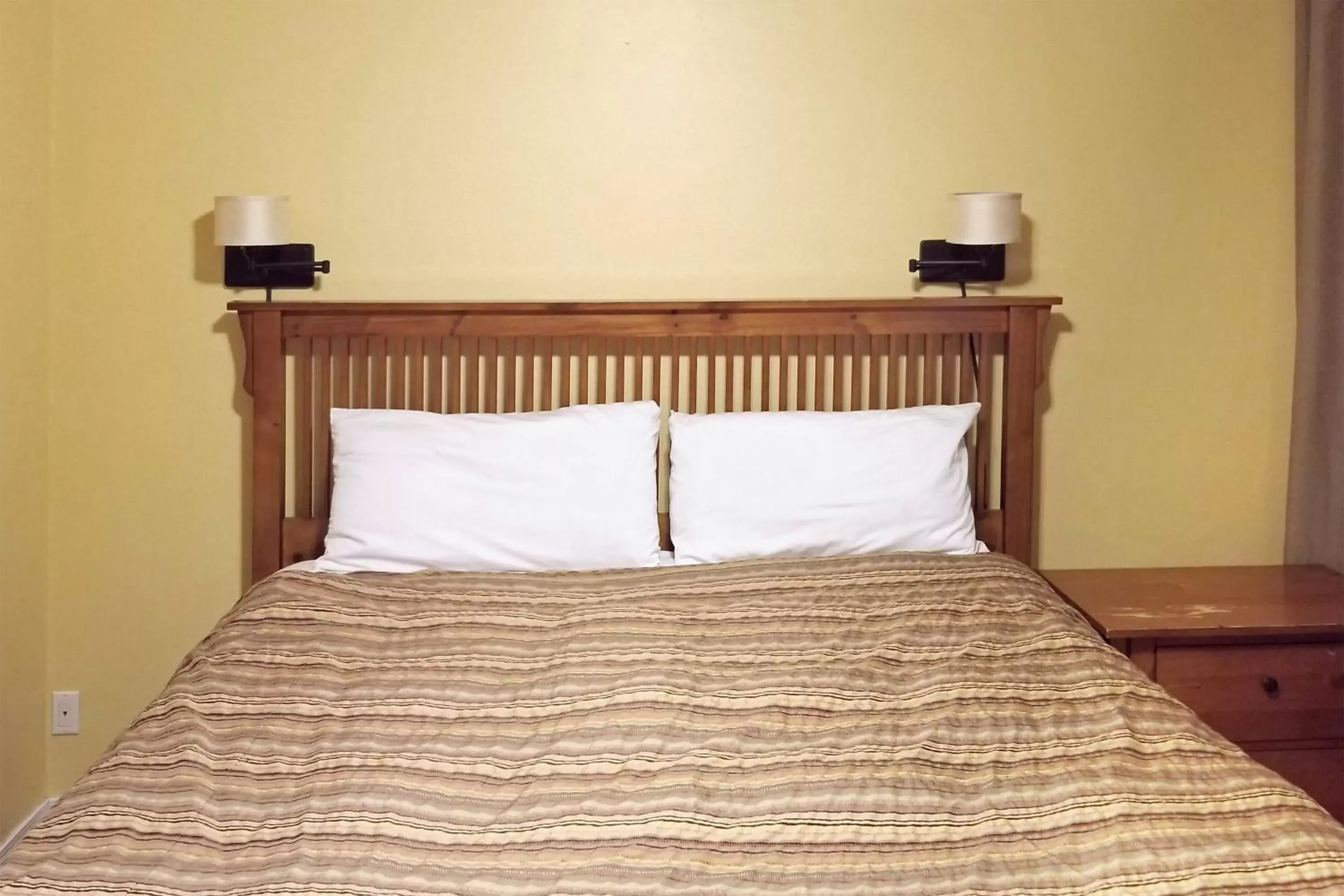 Bedroom, Bed in Ocean Terrace Condominiums