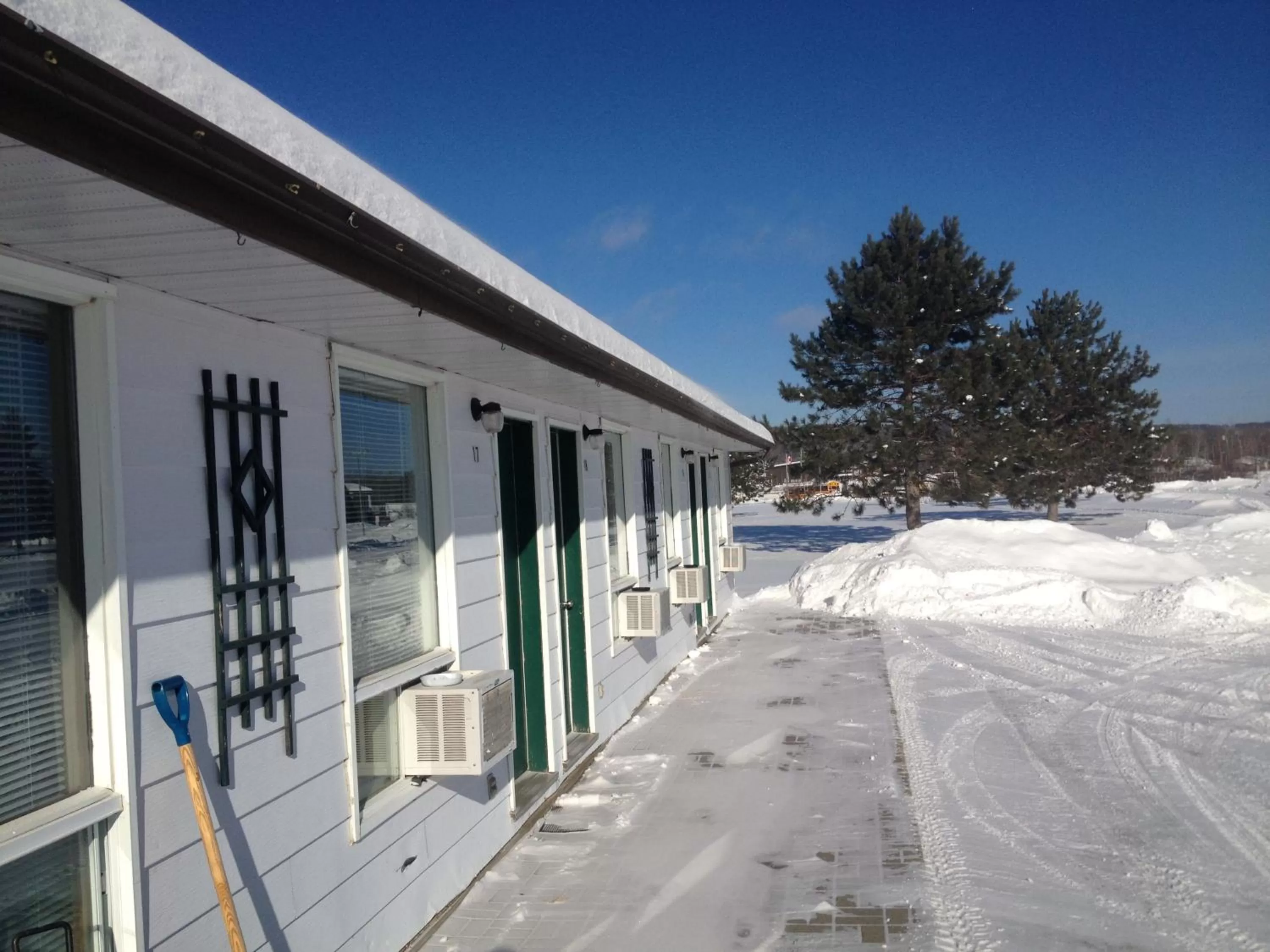 Facade/entrance in Welcome Inn