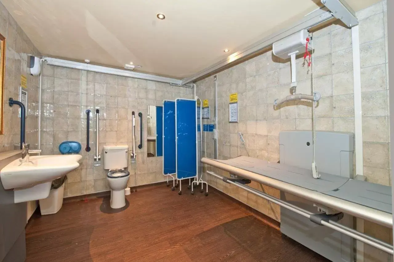 Property building, Bathroom in Sandford House Hotel Wetherspoon