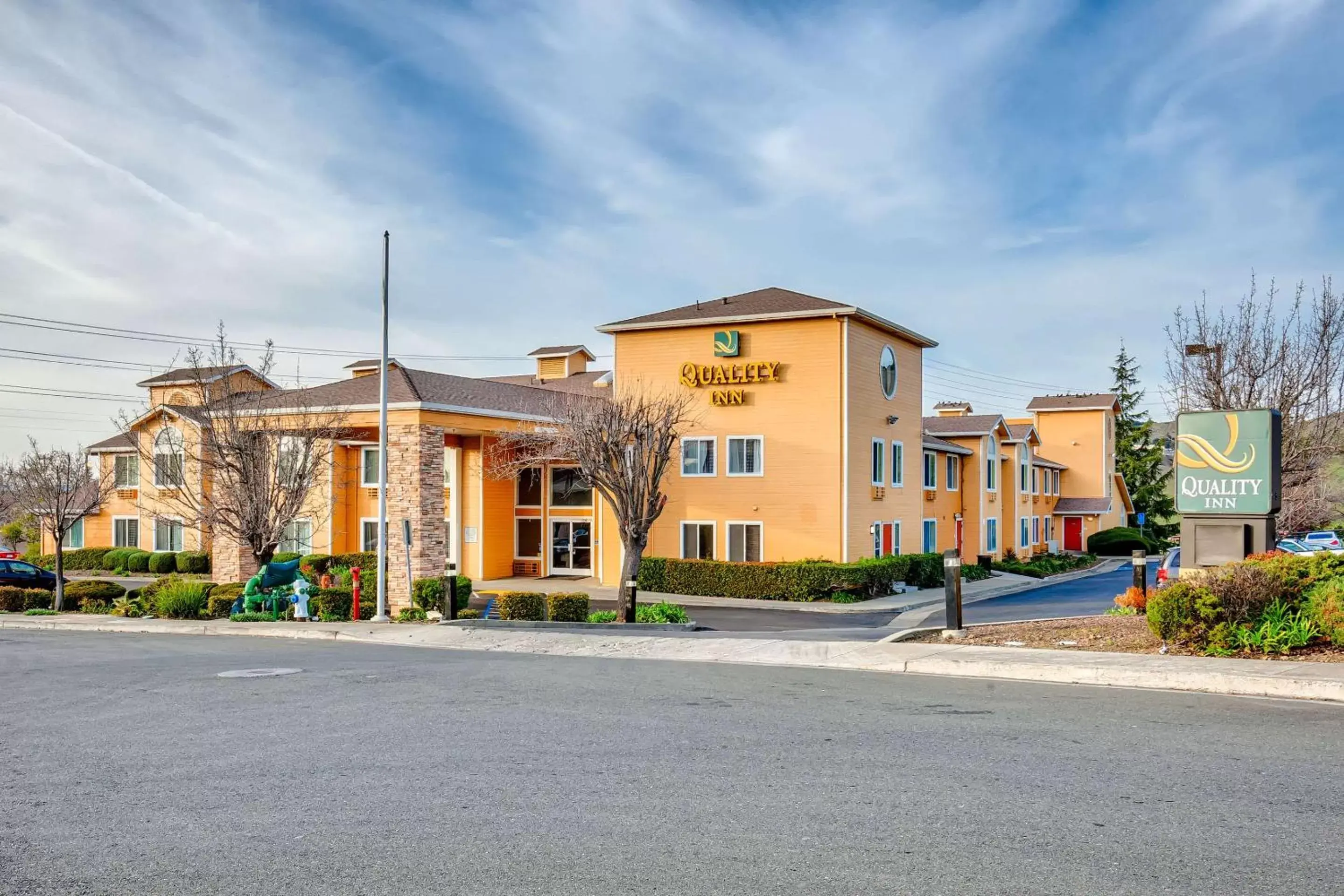 Property Building in Quality Inn near Six Flags Discovery Kingdom-Napa Valley