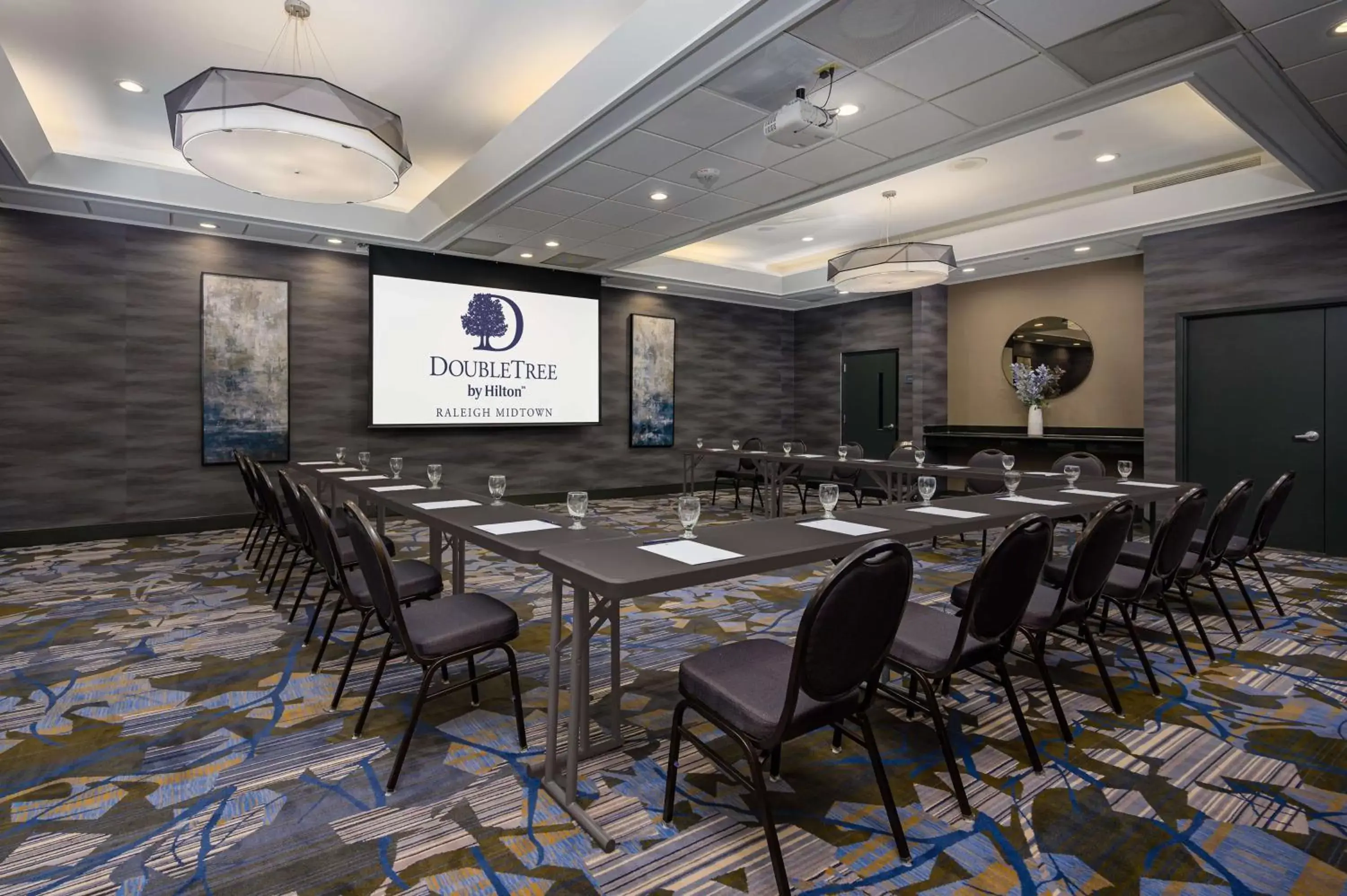 Meeting/conference room in DoubleTree by Hilton Raleigh Midtown, NC