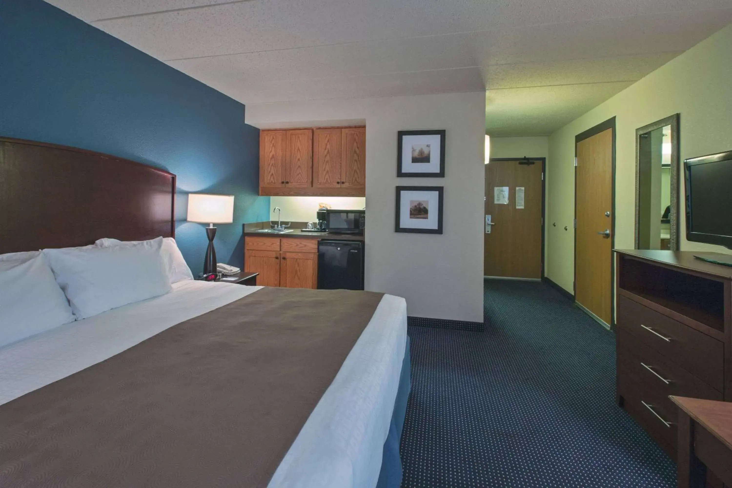 Photo of the whole room, Bed in AmericInn by Wyndham Fort Dodge
