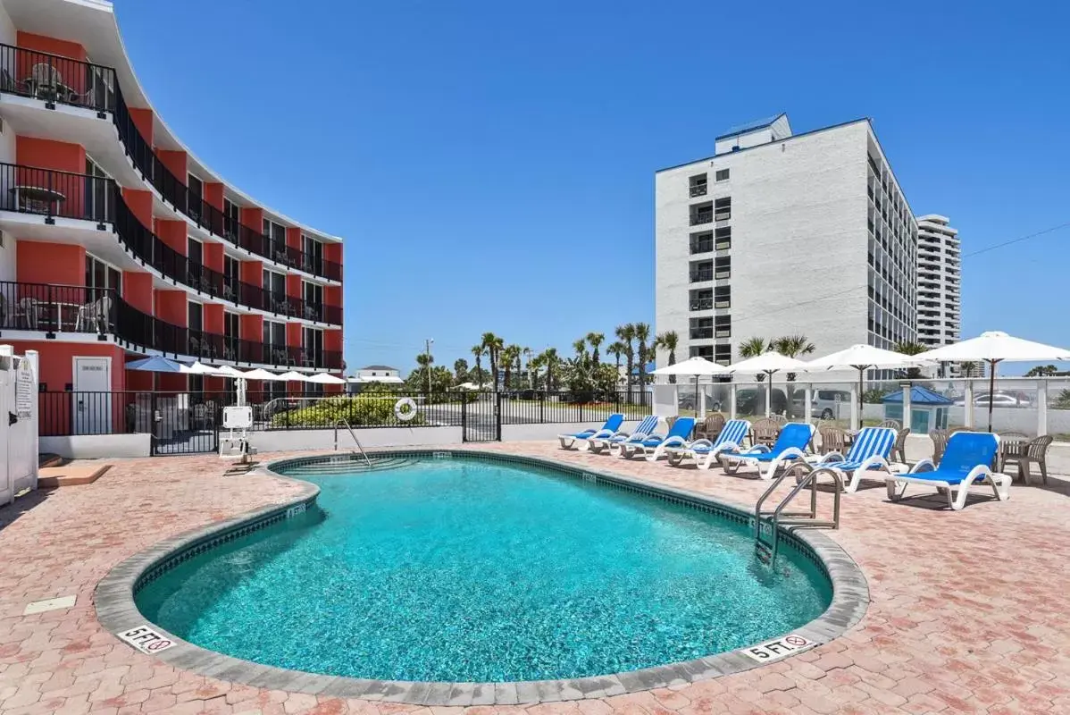 Property building, Swimming Pool in Cove Motel Oceanfront