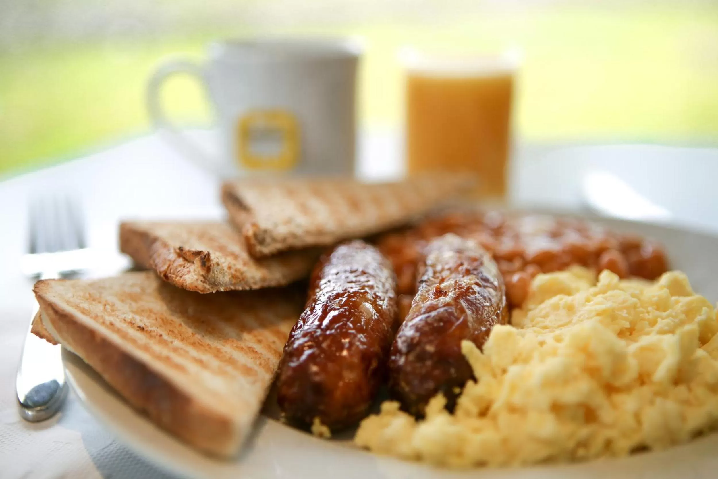 Food and drinks in Holiday Inn Express Manchester Airport by IHG