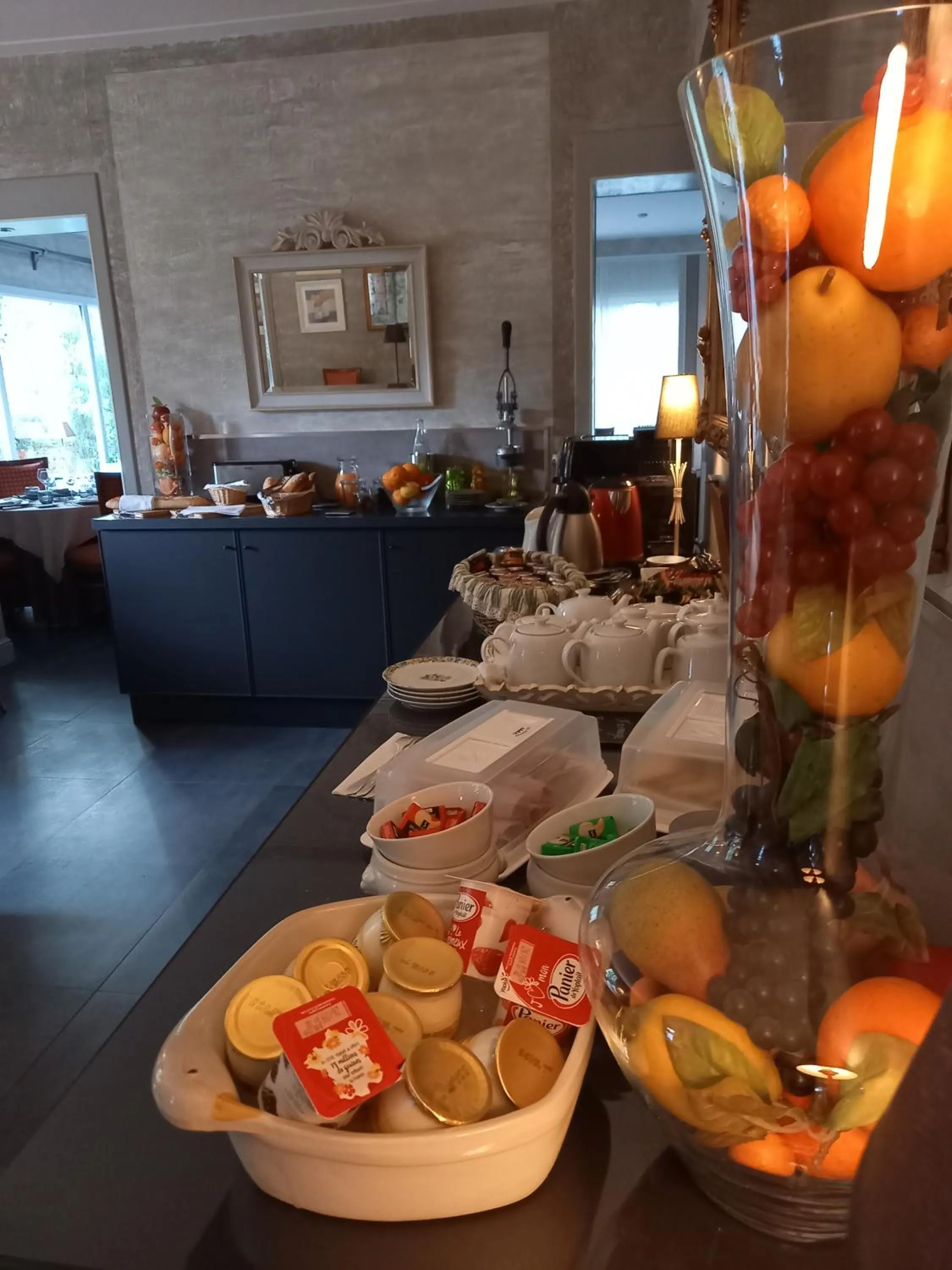 Breakfast in Domaine de l'Echassier, The Originals Relais