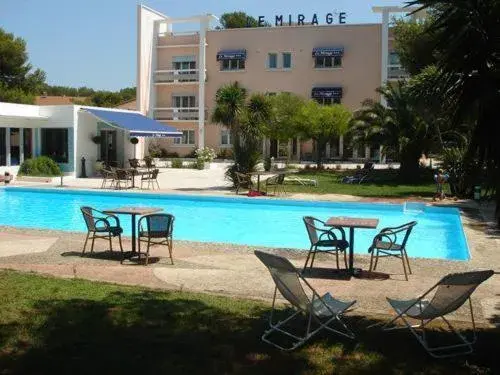 Facade/entrance, Swimming Pool in Cit'Hotel Le Mirage