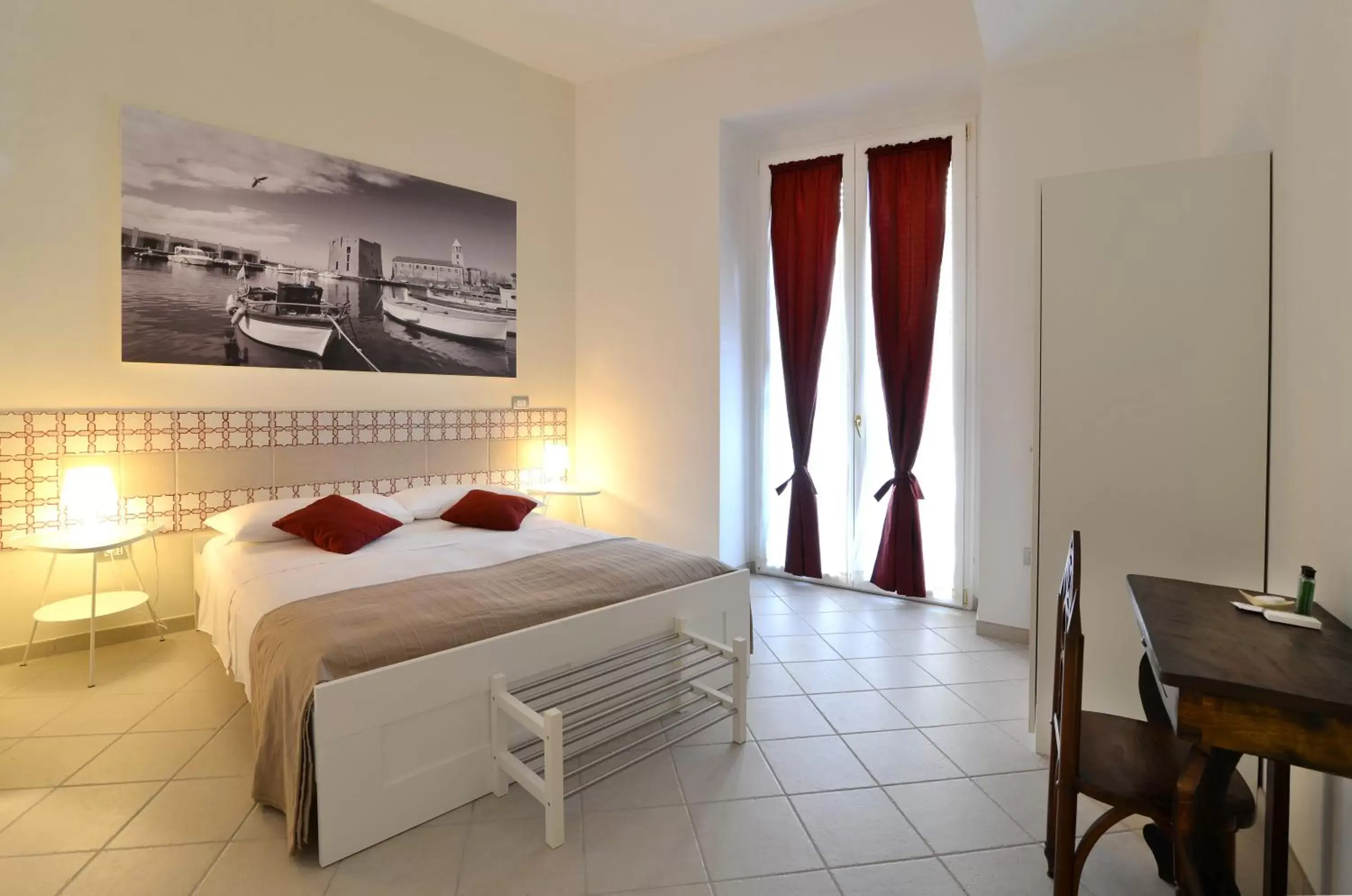 Photo of the whole room, Bed in Santi e Saraceni