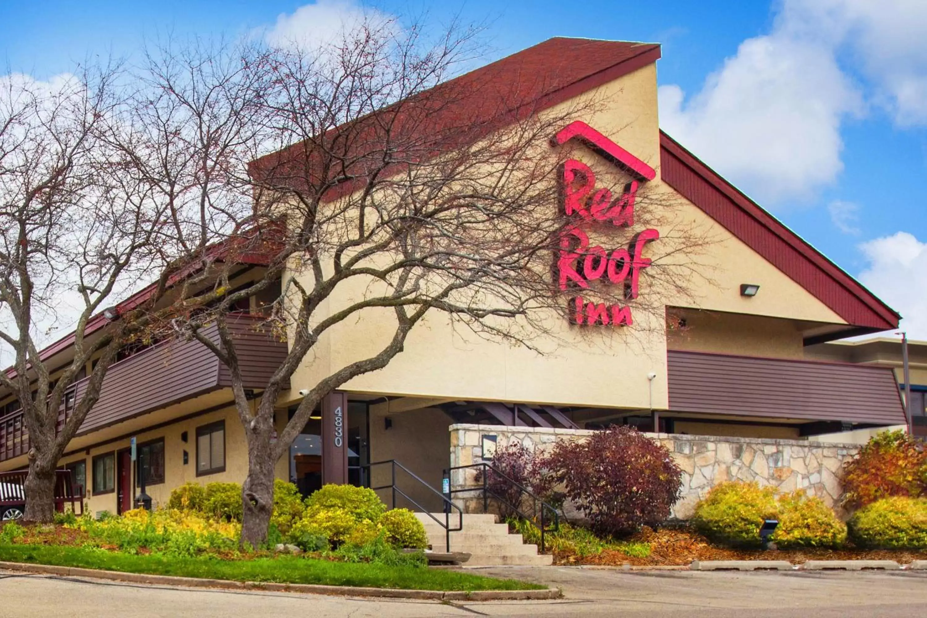 Property Building in Red Roof Inn Madison, WI