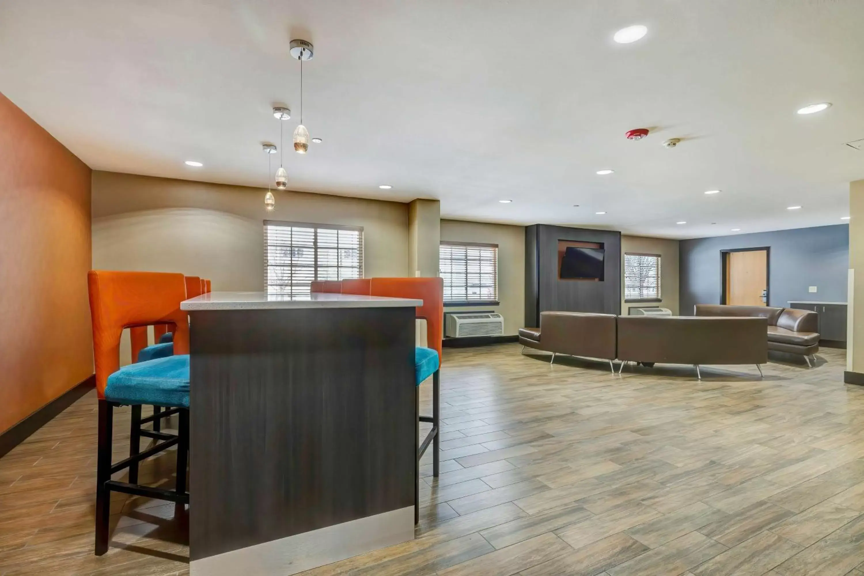 Lobby or reception, Lobby/Reception in Studio 6 Lenexa - Overland Park