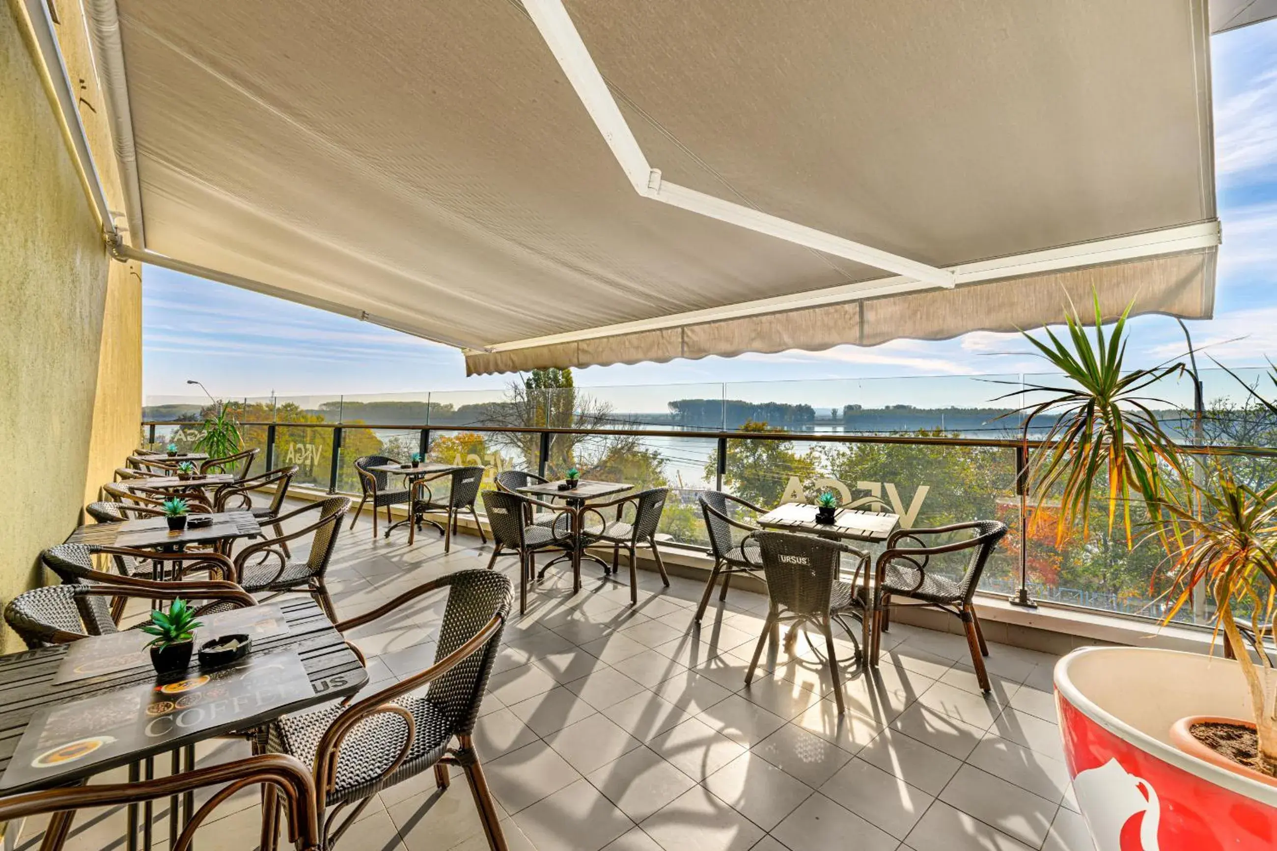 Balcony/Terrace, Restaurant/Places to Eat in Vega Hotel