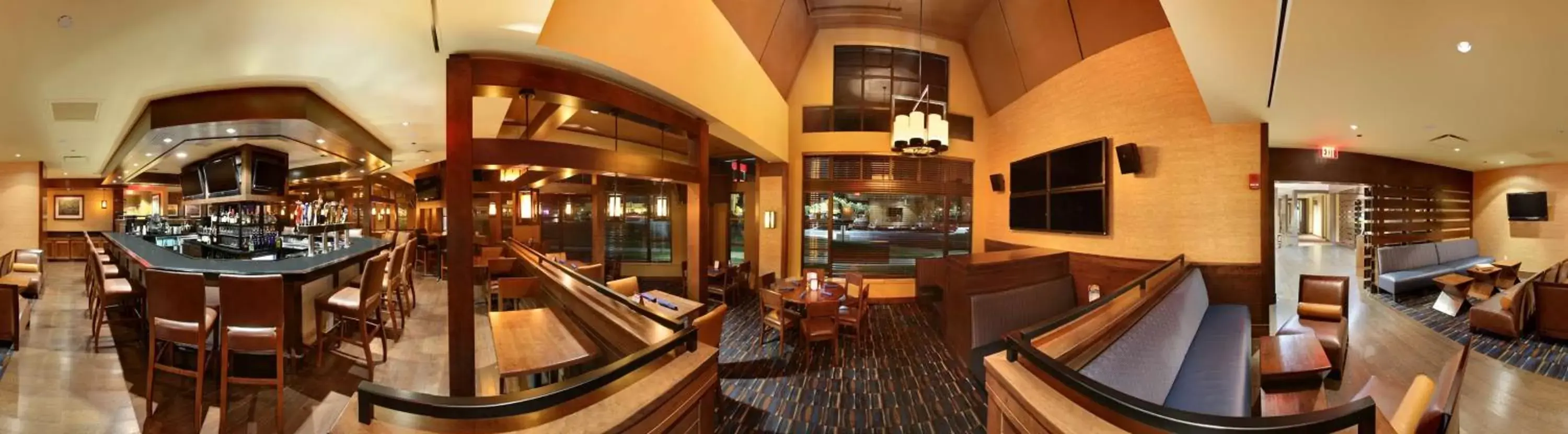 Restaurant/places to eat in DoubleTree by Hilton Bradley International Airport