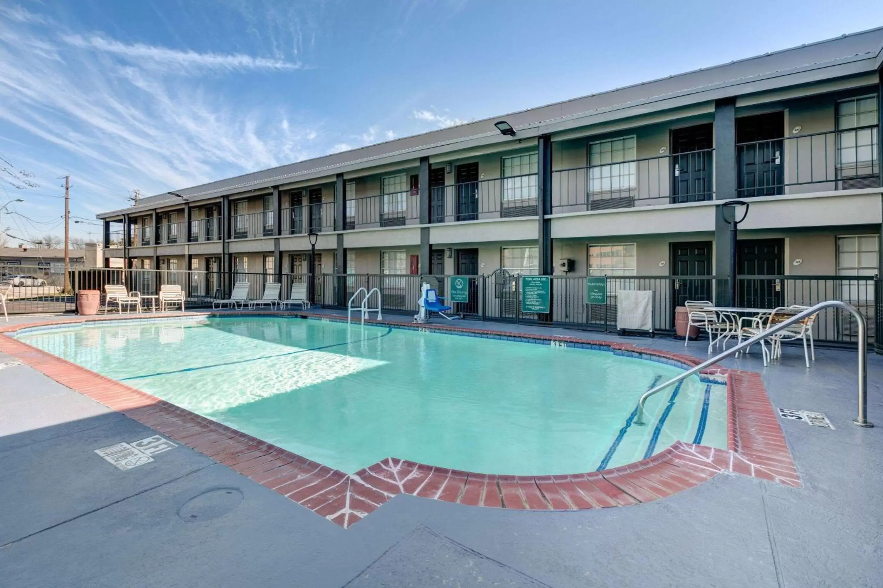 Pool view, Property Building in La Quinta Inn by Wyndham Dallas Uptown