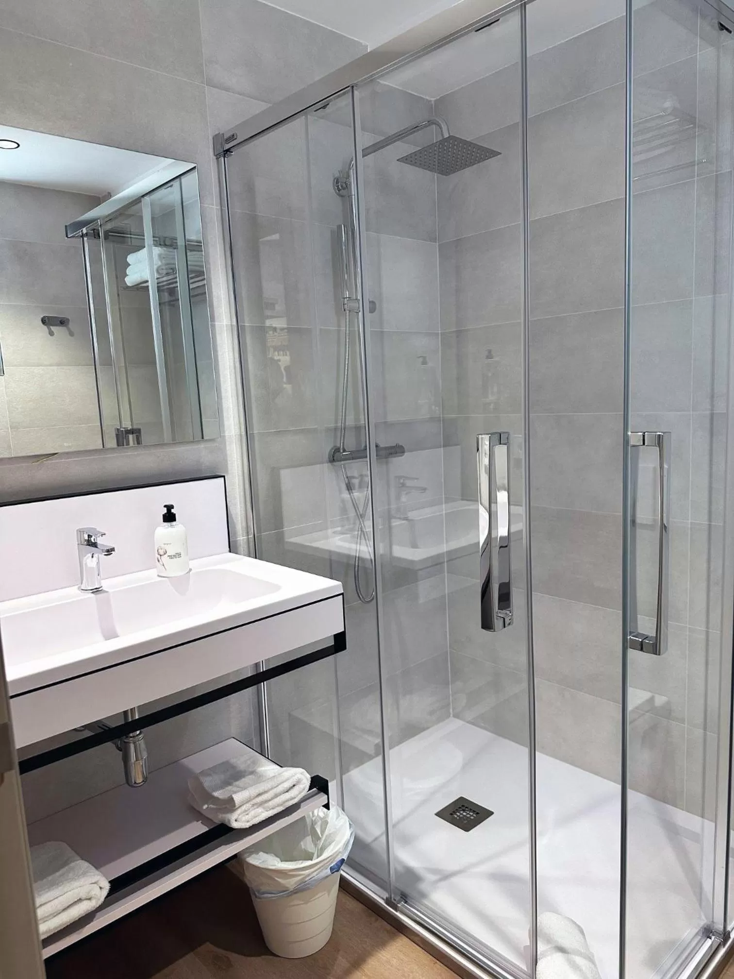 Bathroom in Hotel BESTPRICE Valencia