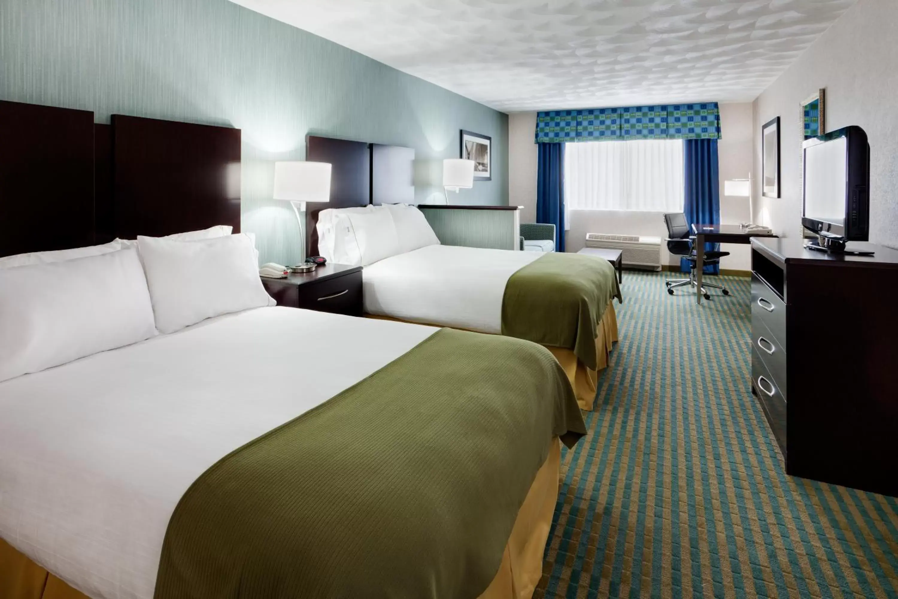 Photo of the whole room, Room Photo in Holiday Inn Express & Suites Smithfield - Providence, an IHG Hotel