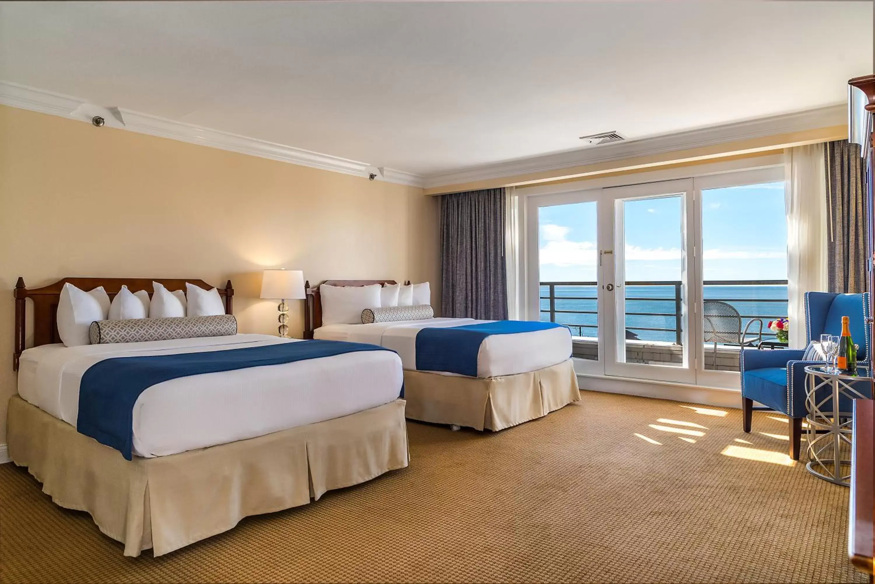 Bed in Water's Edge Resort & Spa Bed in Water's Edge Resort & Spa