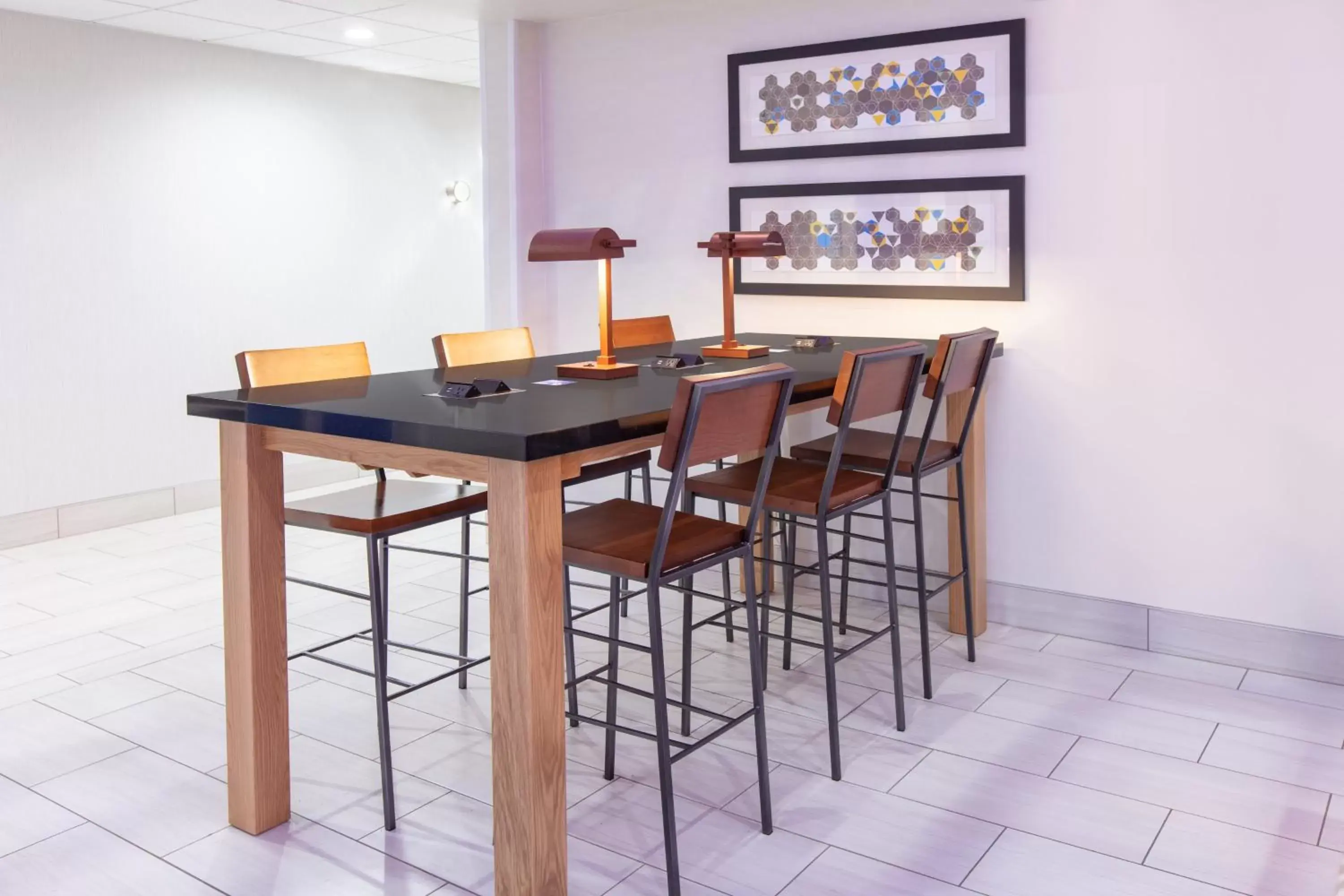 Lobby or reception, Dining Area in Holiday Inn Express Hotel & Suites Seaside Convention Center, an IHG Hotel