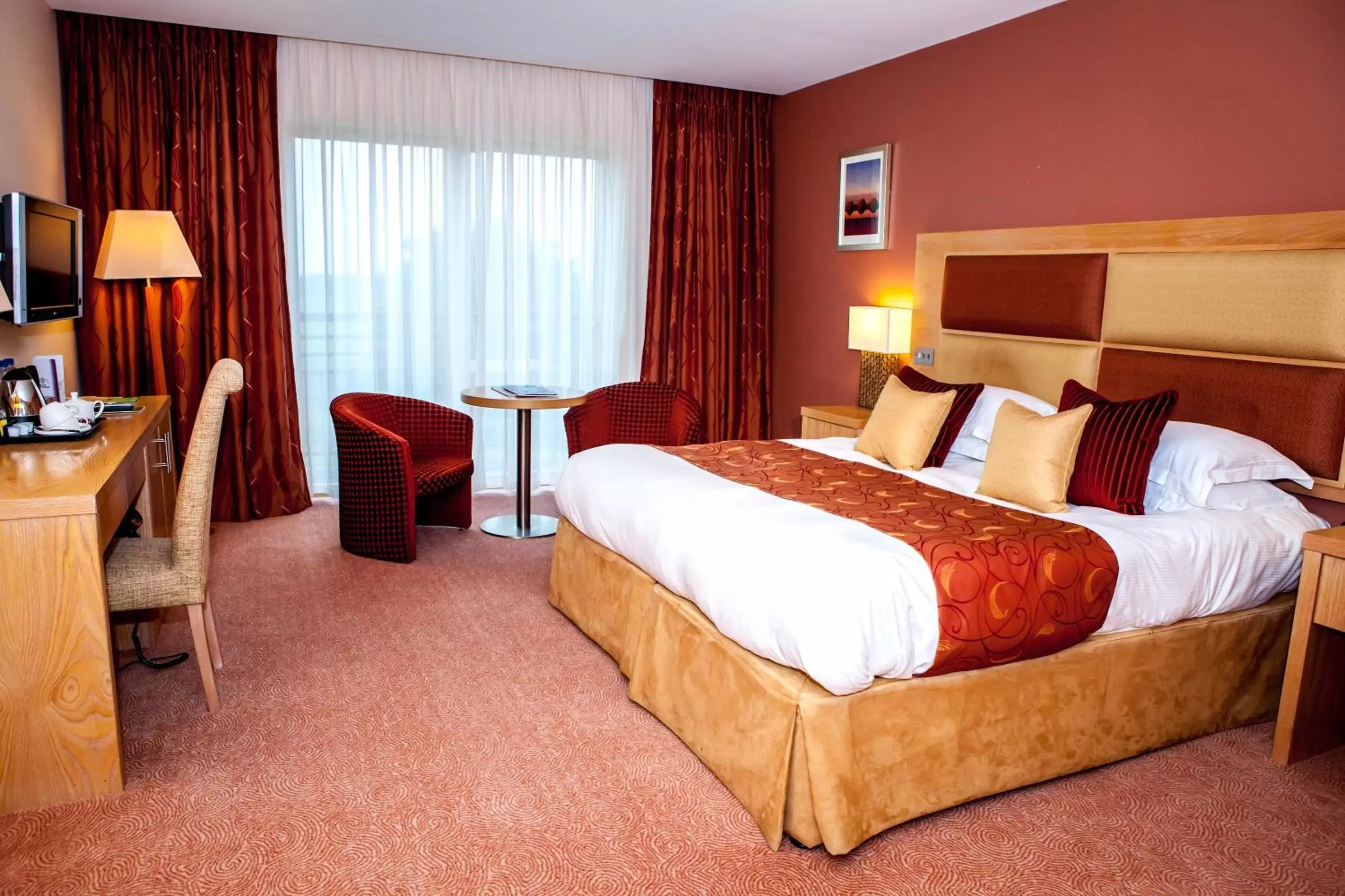 Photo of the whole room, Bed in East Sussex National Hotel, Golf Resort & Spa