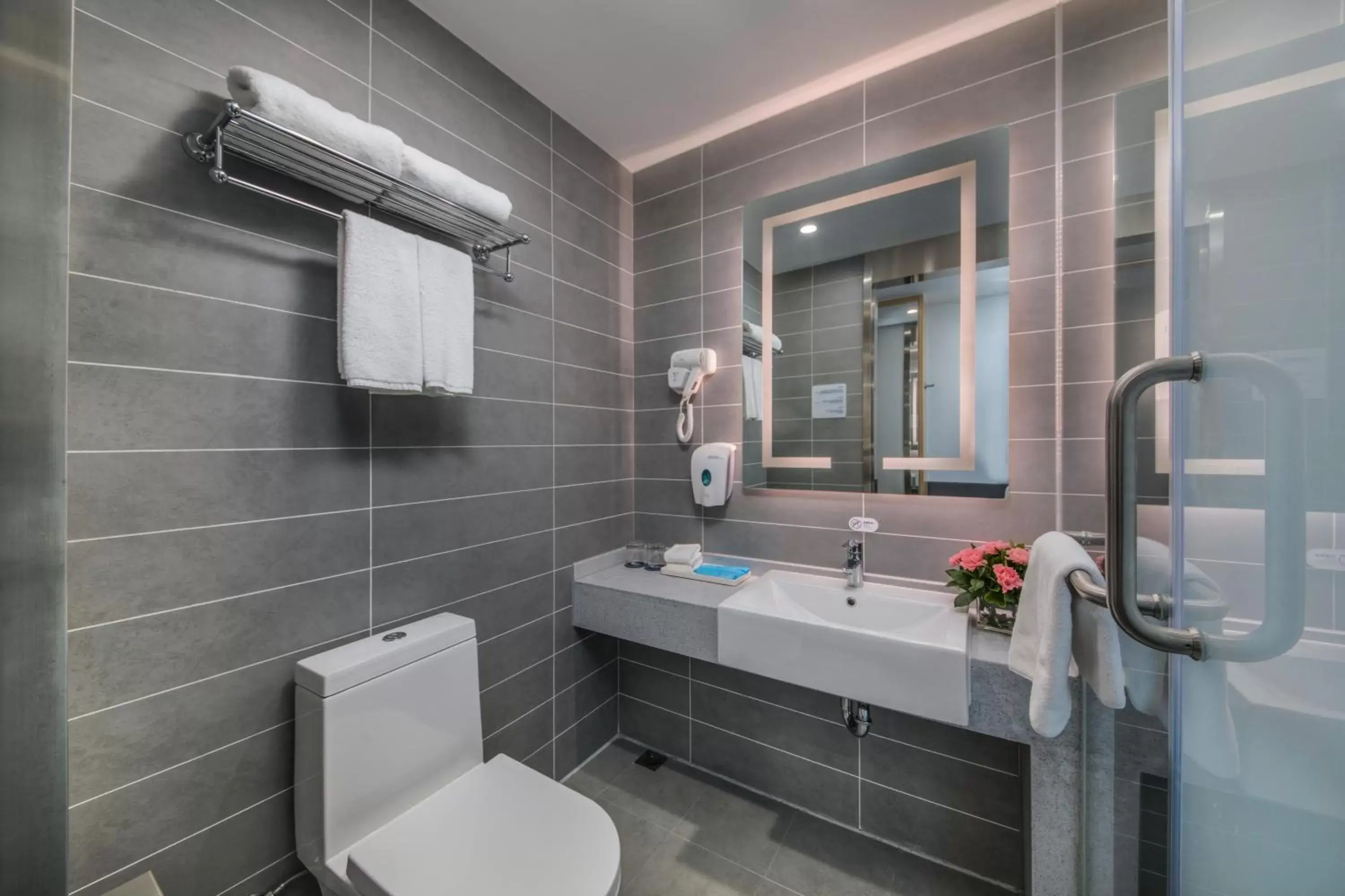 Bathroom in Holiday Inn Express - Yantai YEDA, an IHG Hotel