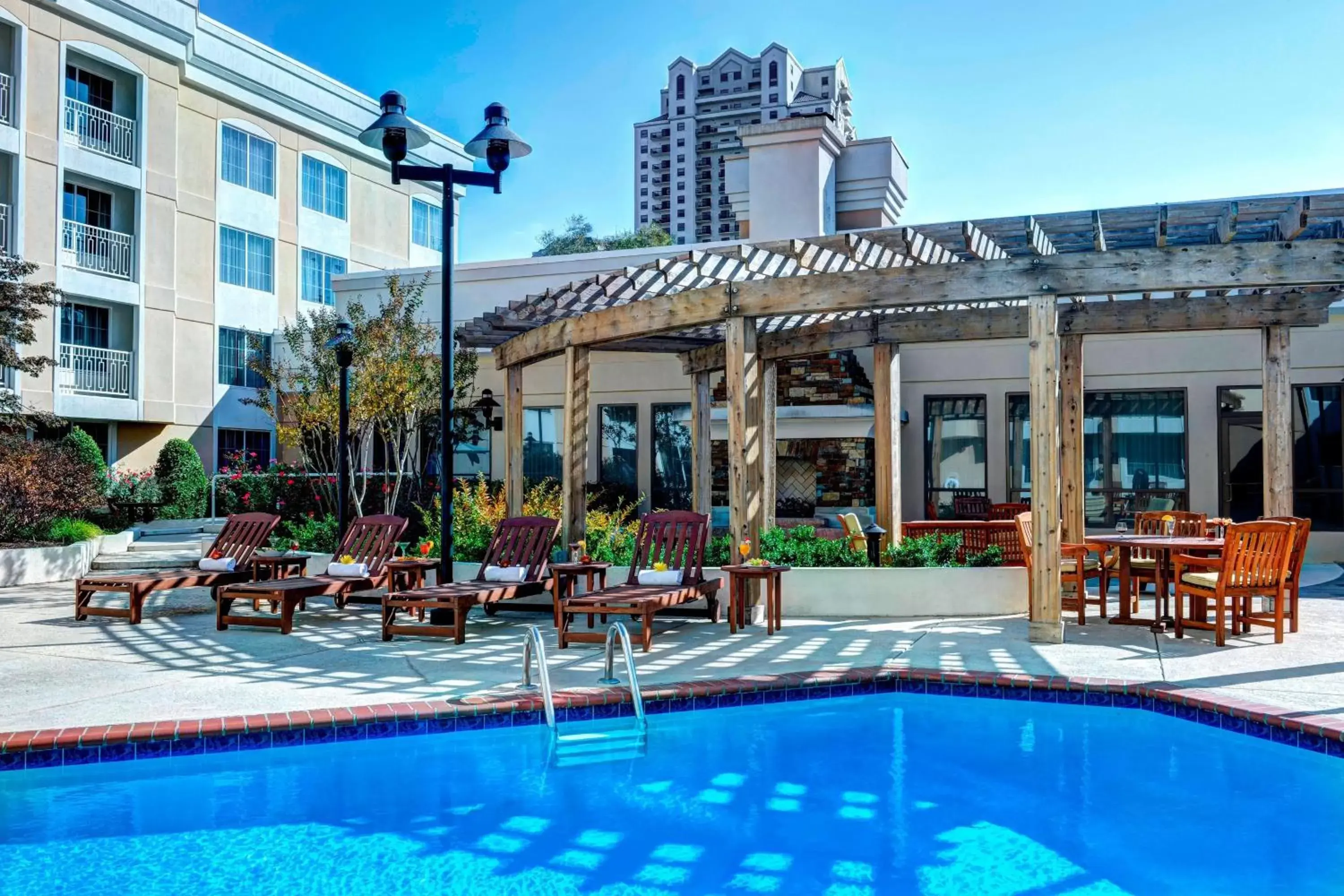 Swimming Pool in Sheraton Atlanta Perimeter North