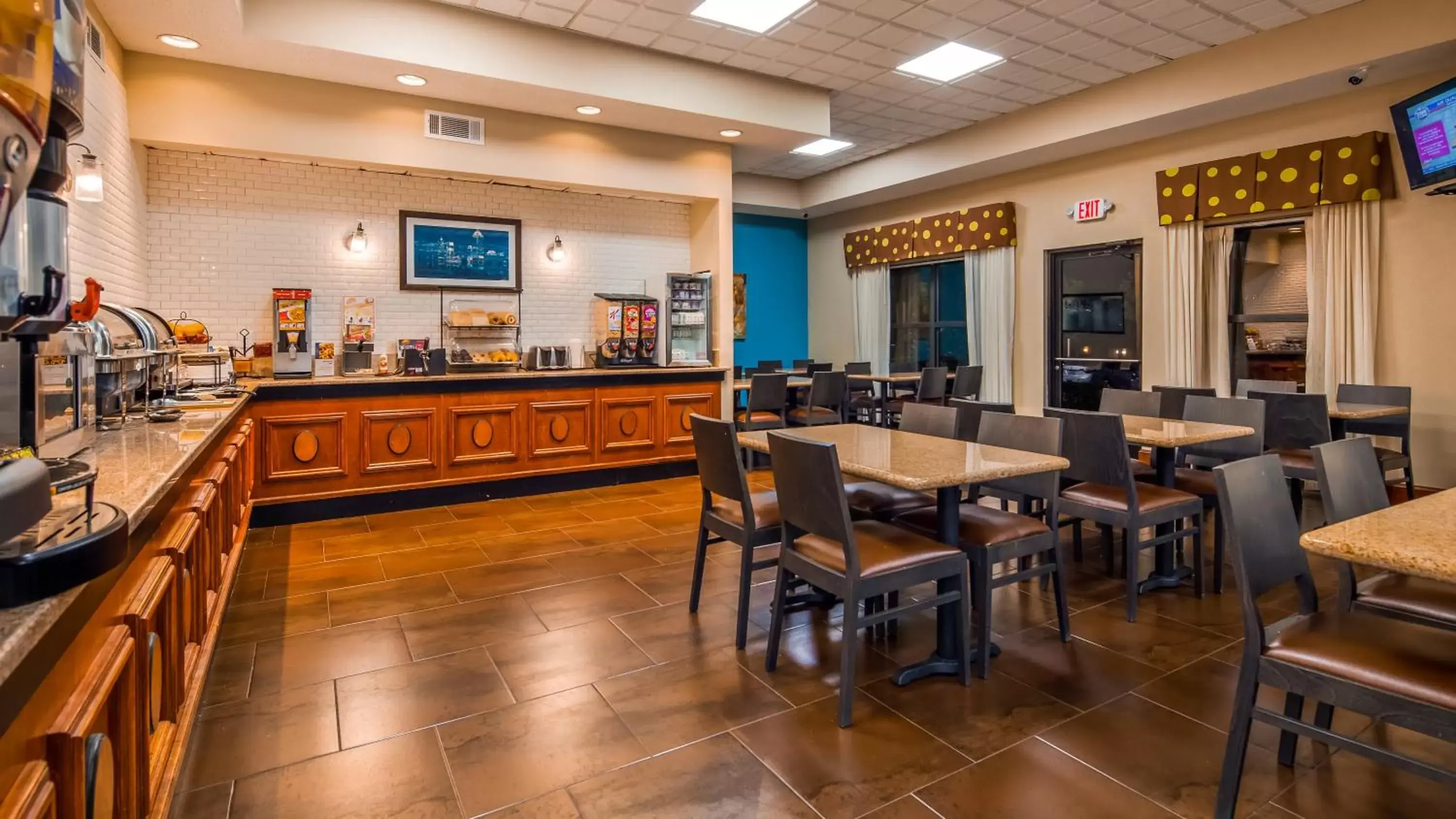 Breakfast, Restaurant/Places to Eat in Sky Point Hotel & Suites - Atlanta Airport