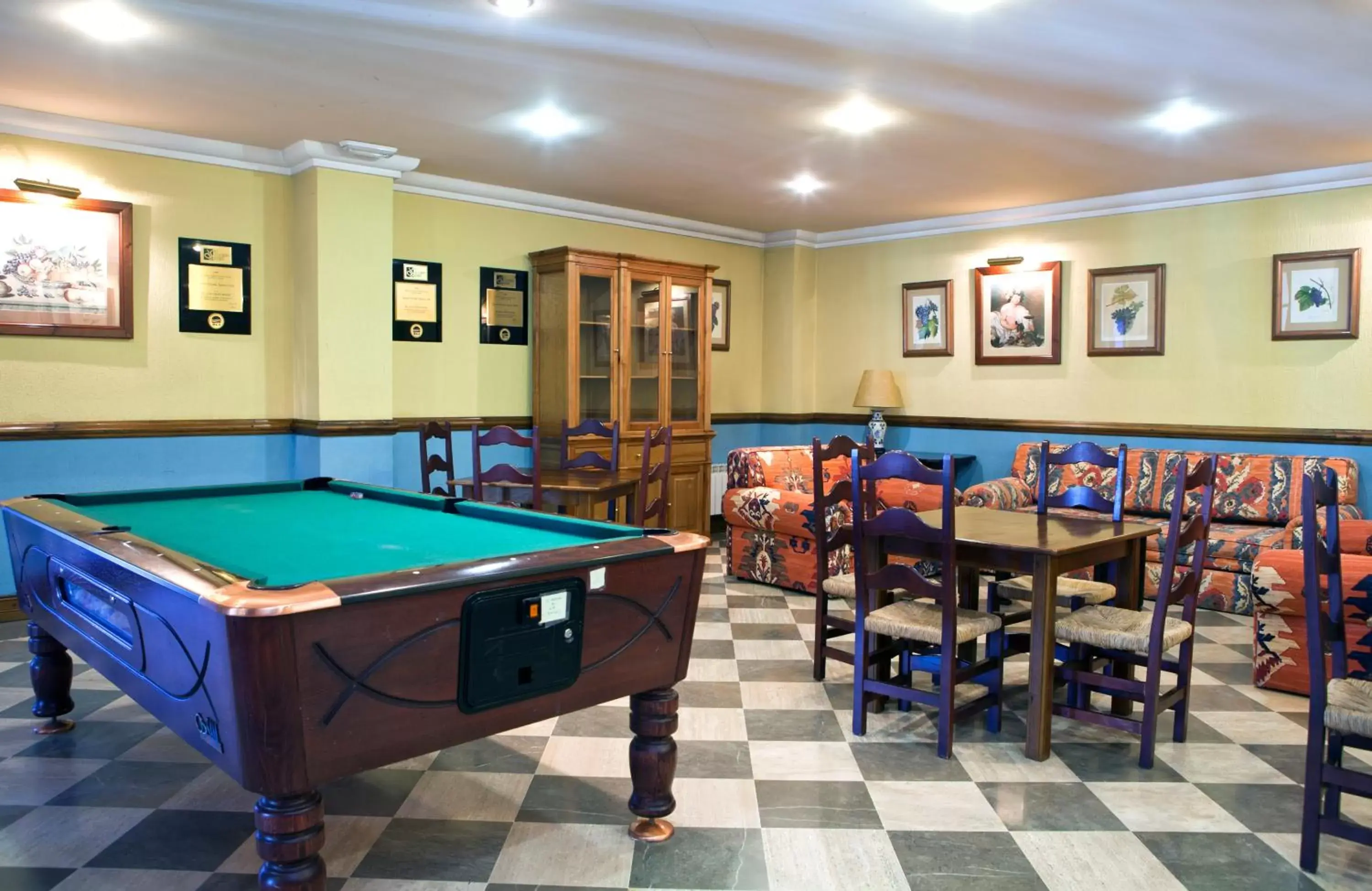 Game Room, Billiards in Hotel Apartamentos Trevenque