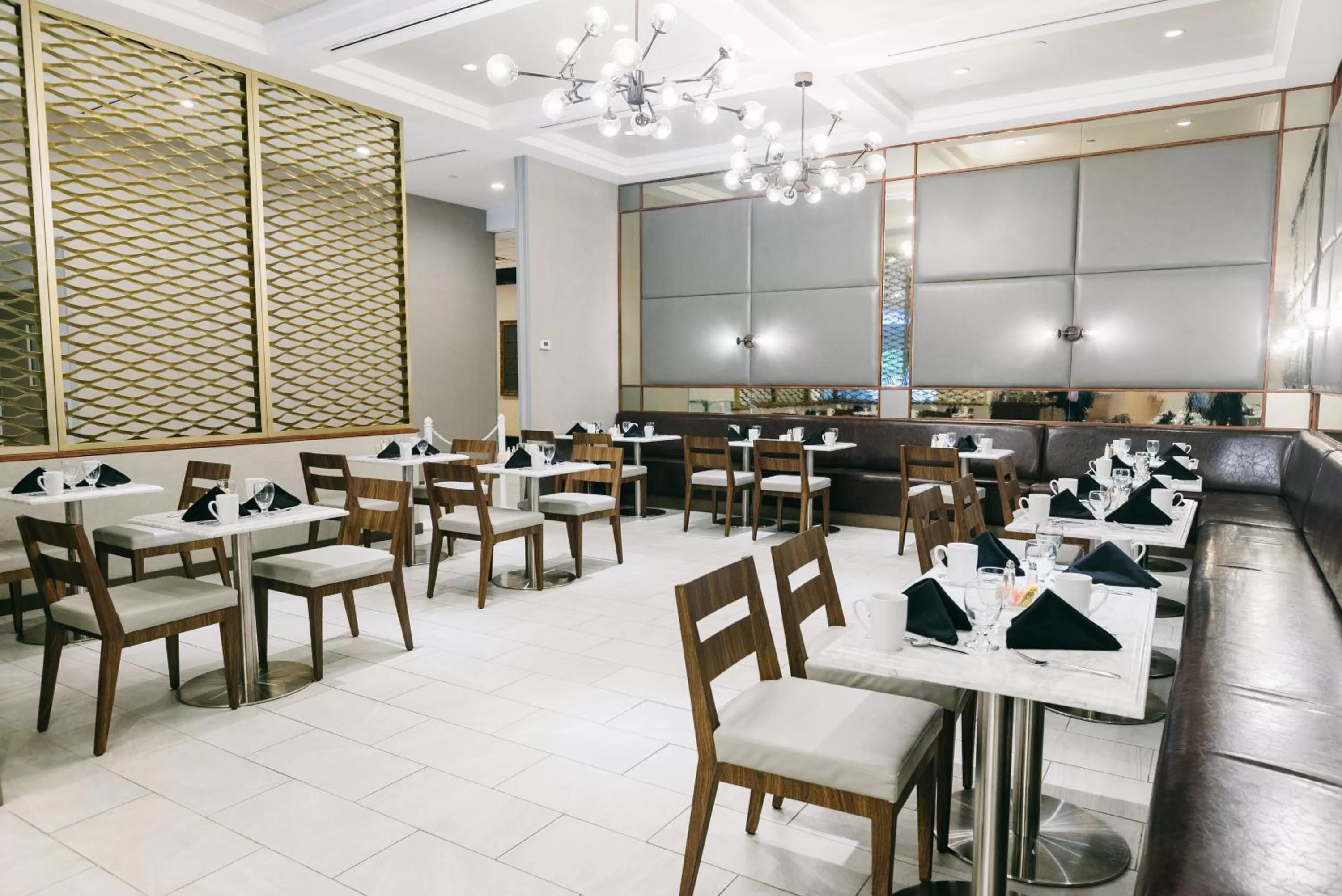 Restaurant/places to eat in APA Hotel Woodbridge