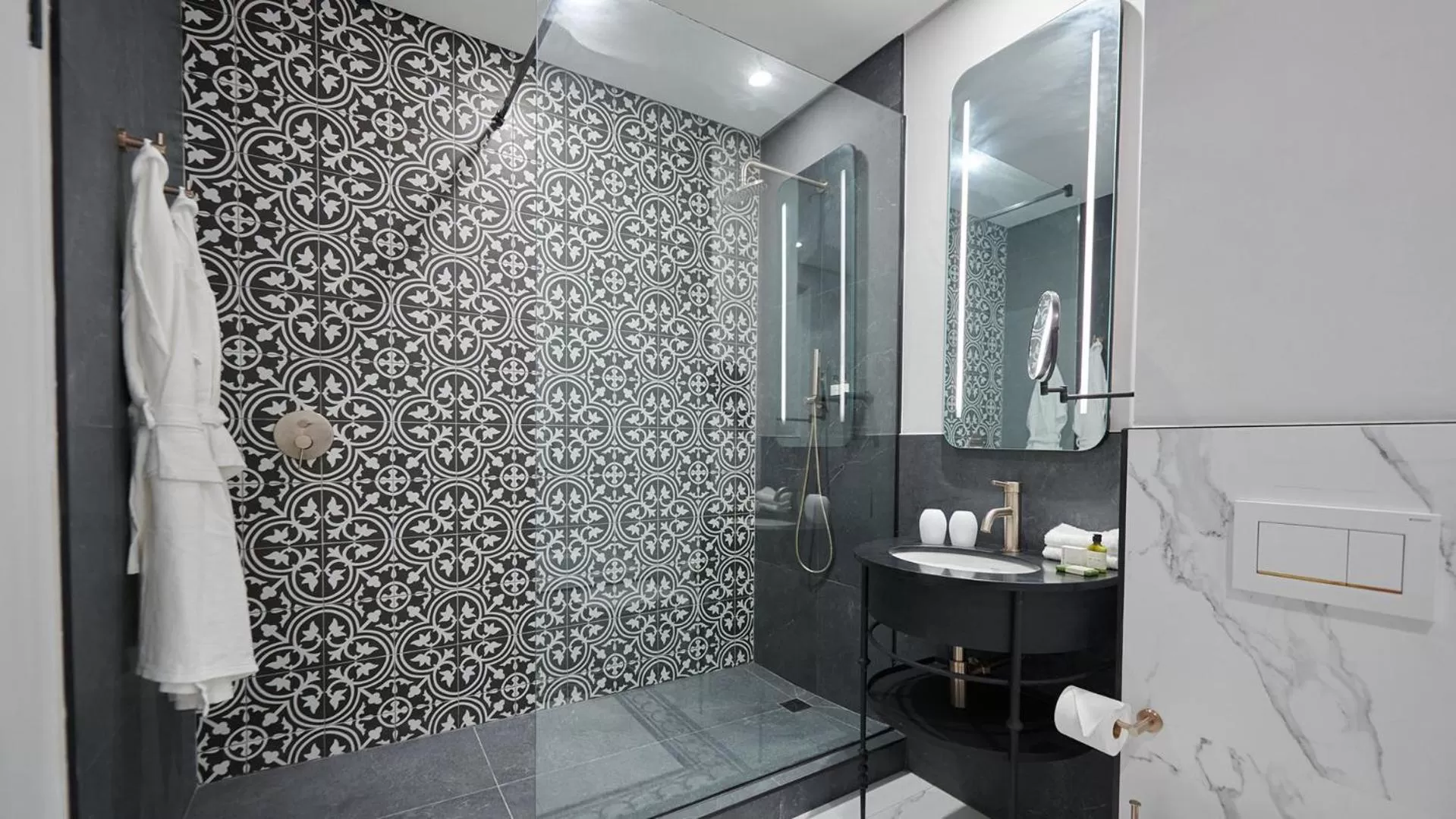 Shower in The Winchester Hotel by NEWMARK