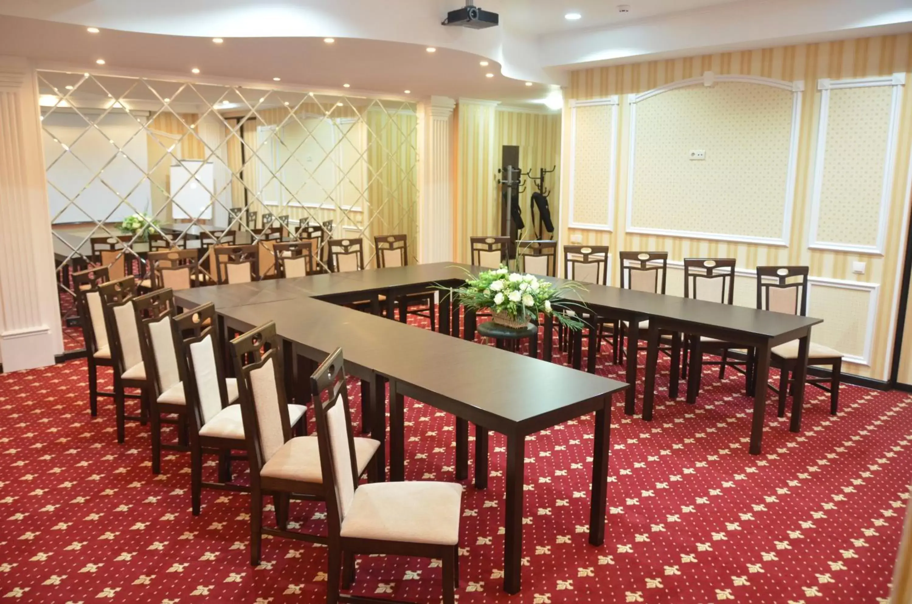 Business facilities in Regency Hotel