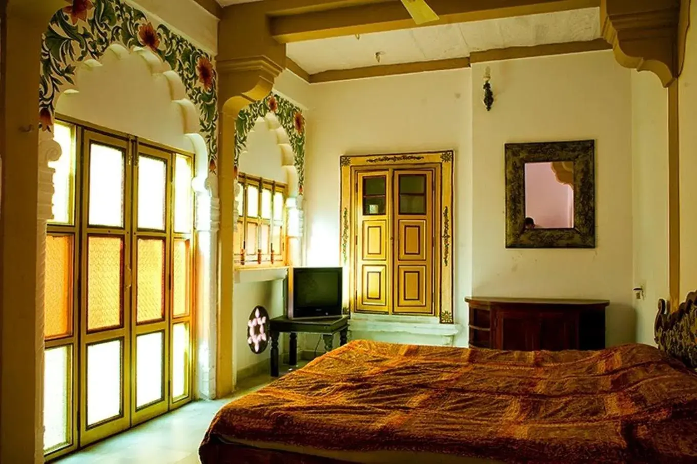 Bedroom, Bed in Krishna Prakash Heritage Haveli Hotel