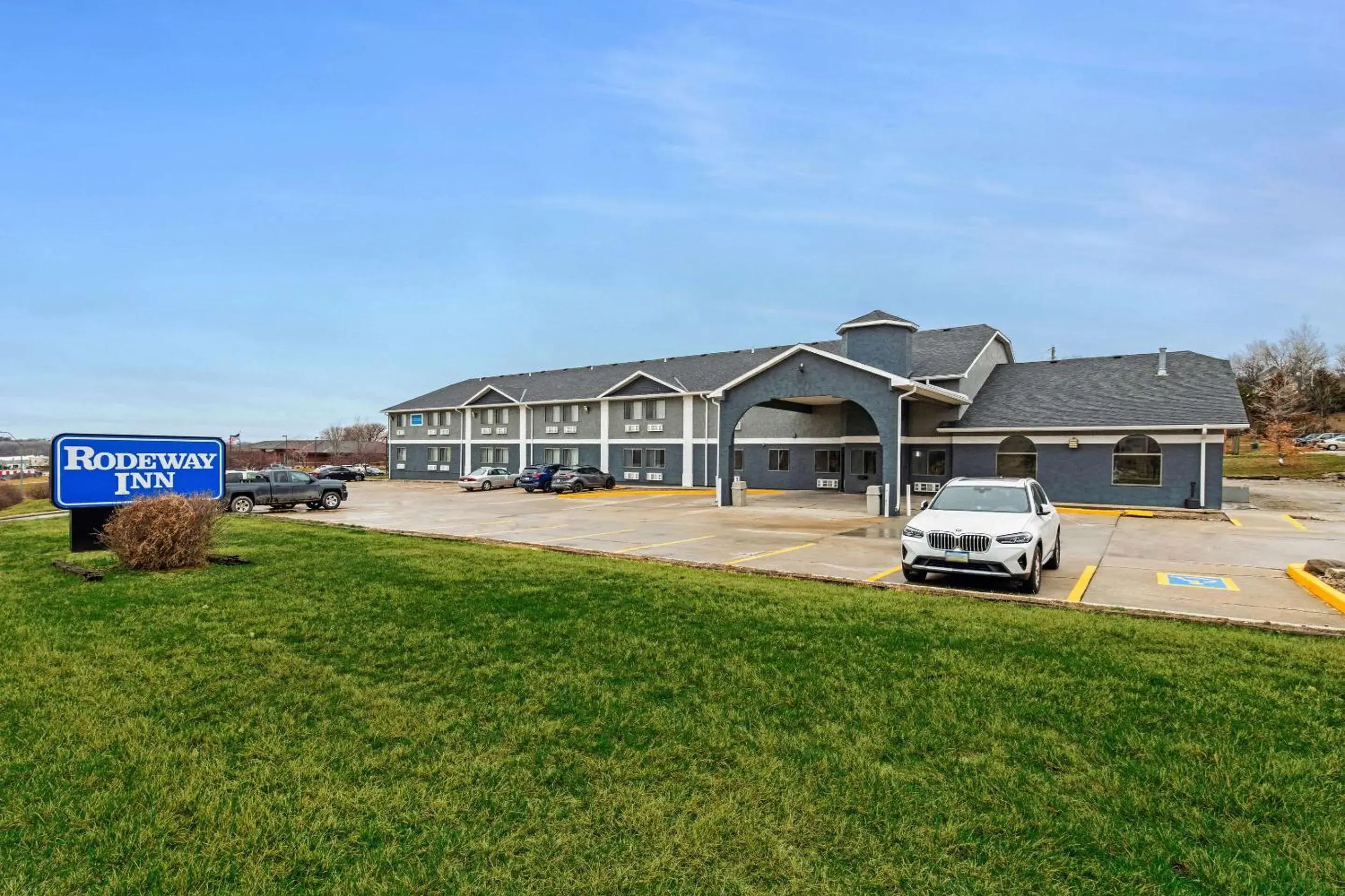 Property building in Rodeway Inn Red Oak Property building in Rodeway Inn Red Oak