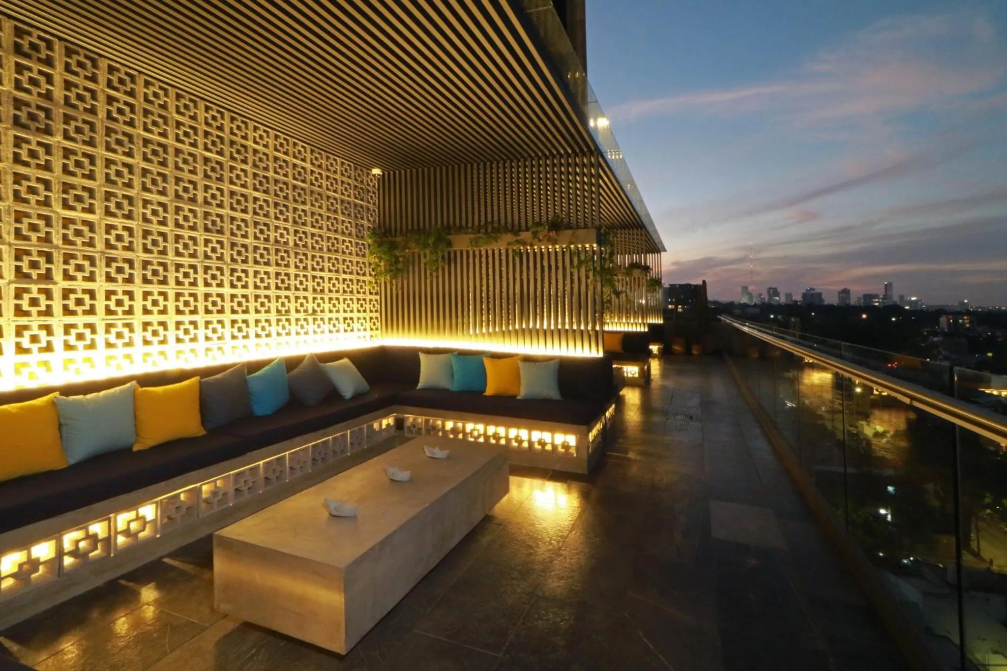 Lounge or bar in voco Guadalajara Neruda by IHG