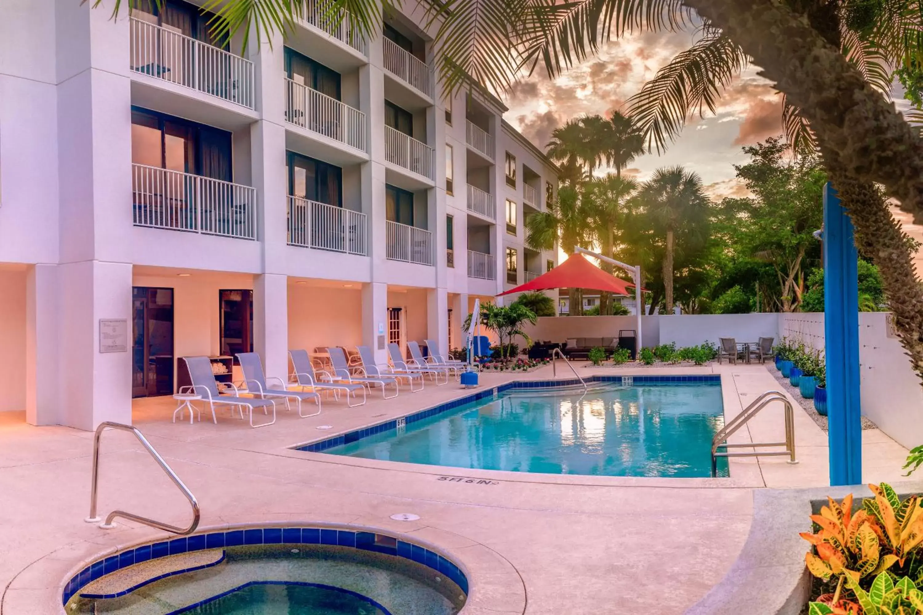 Swimming Pool in Courtyard by Marriott - Naples