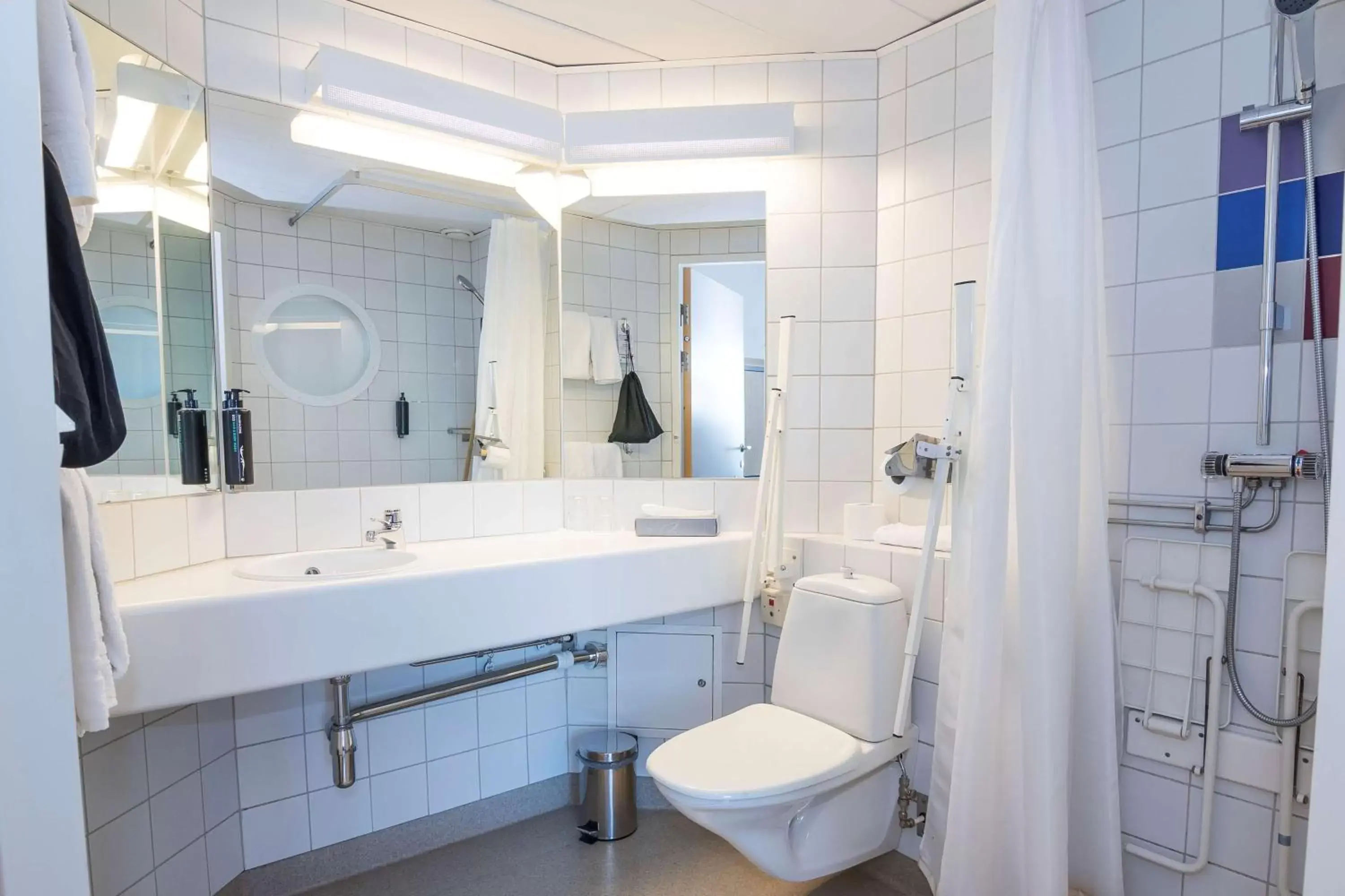 Shower, Bathroom in Best Western Eurostop Orebro