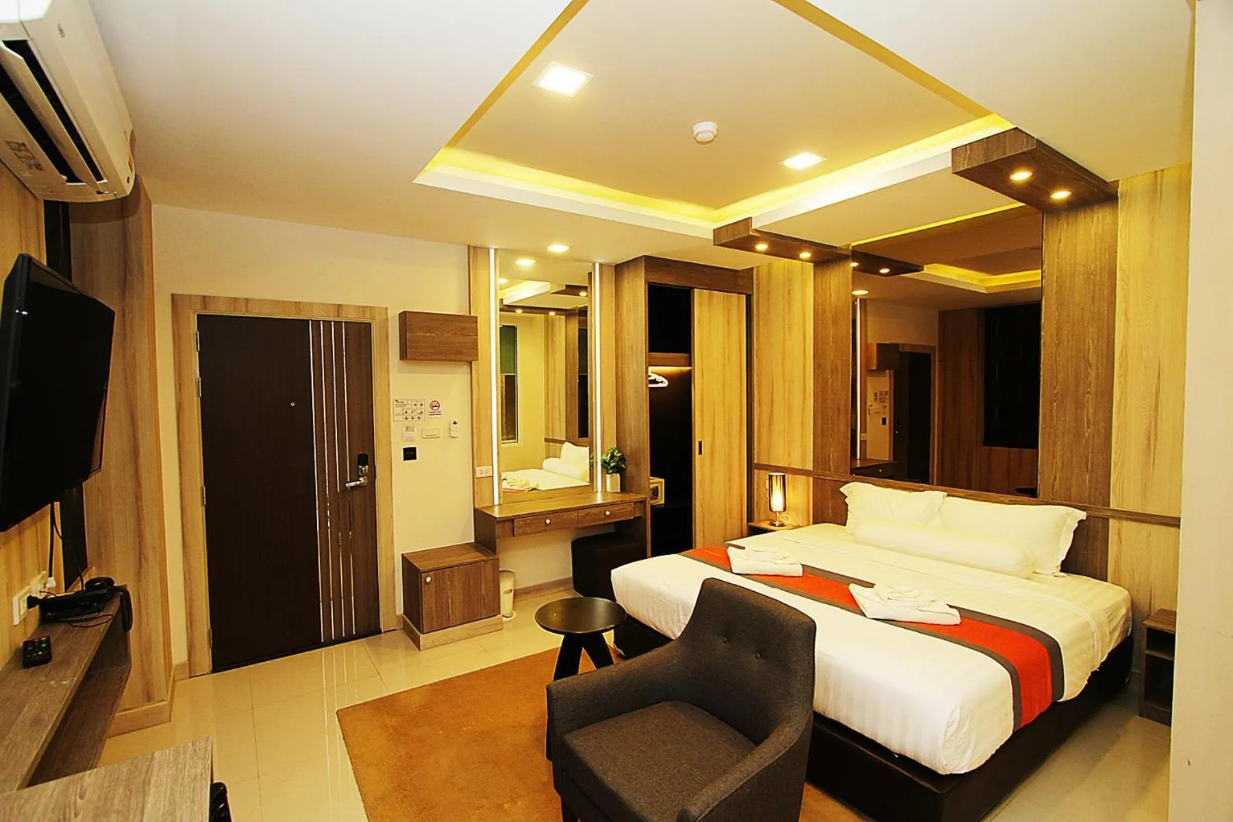 TV and multimedia, Bed in The Contrast i Hotel