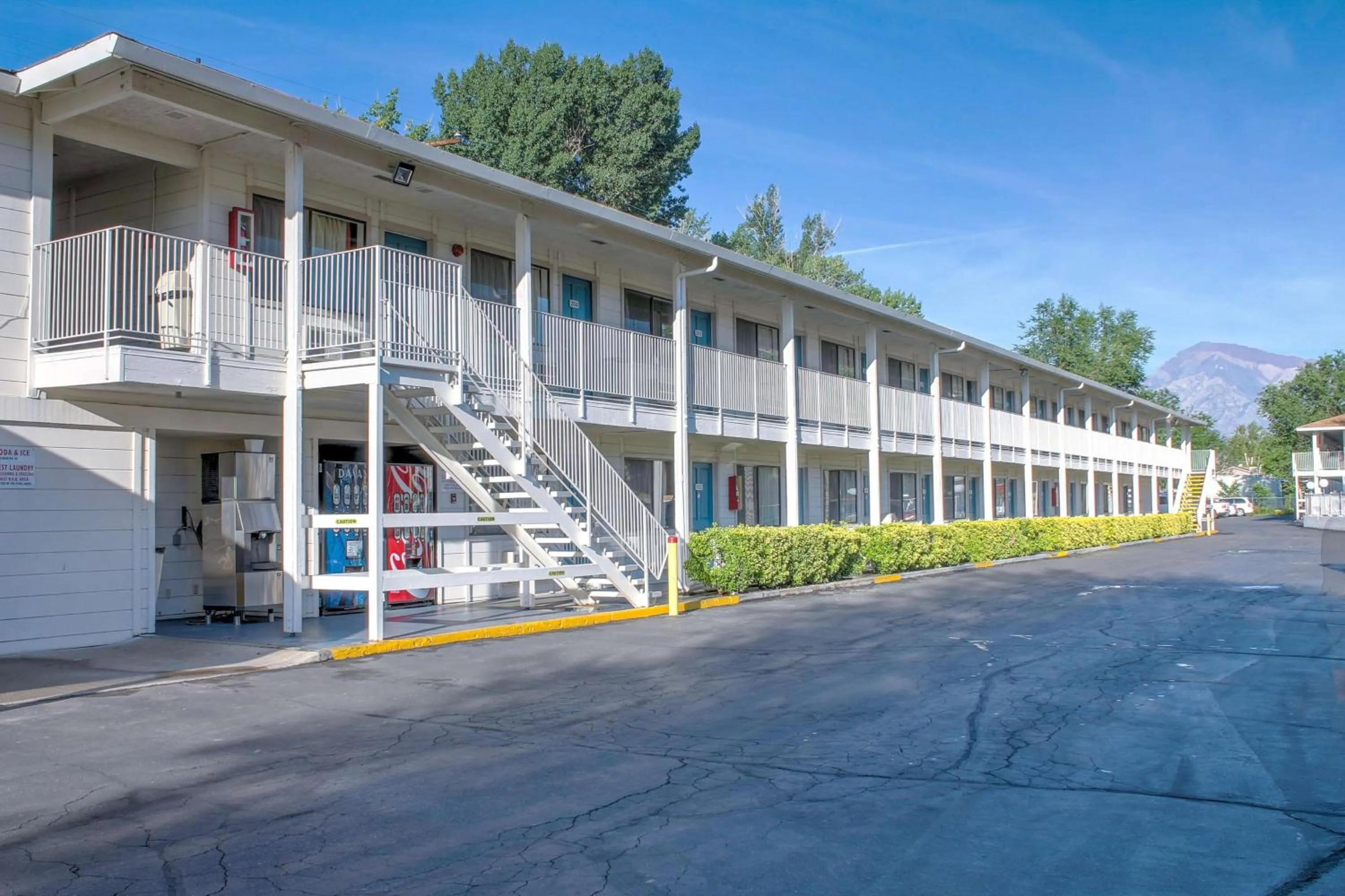 Property building in Motel 6-Bishop, CA