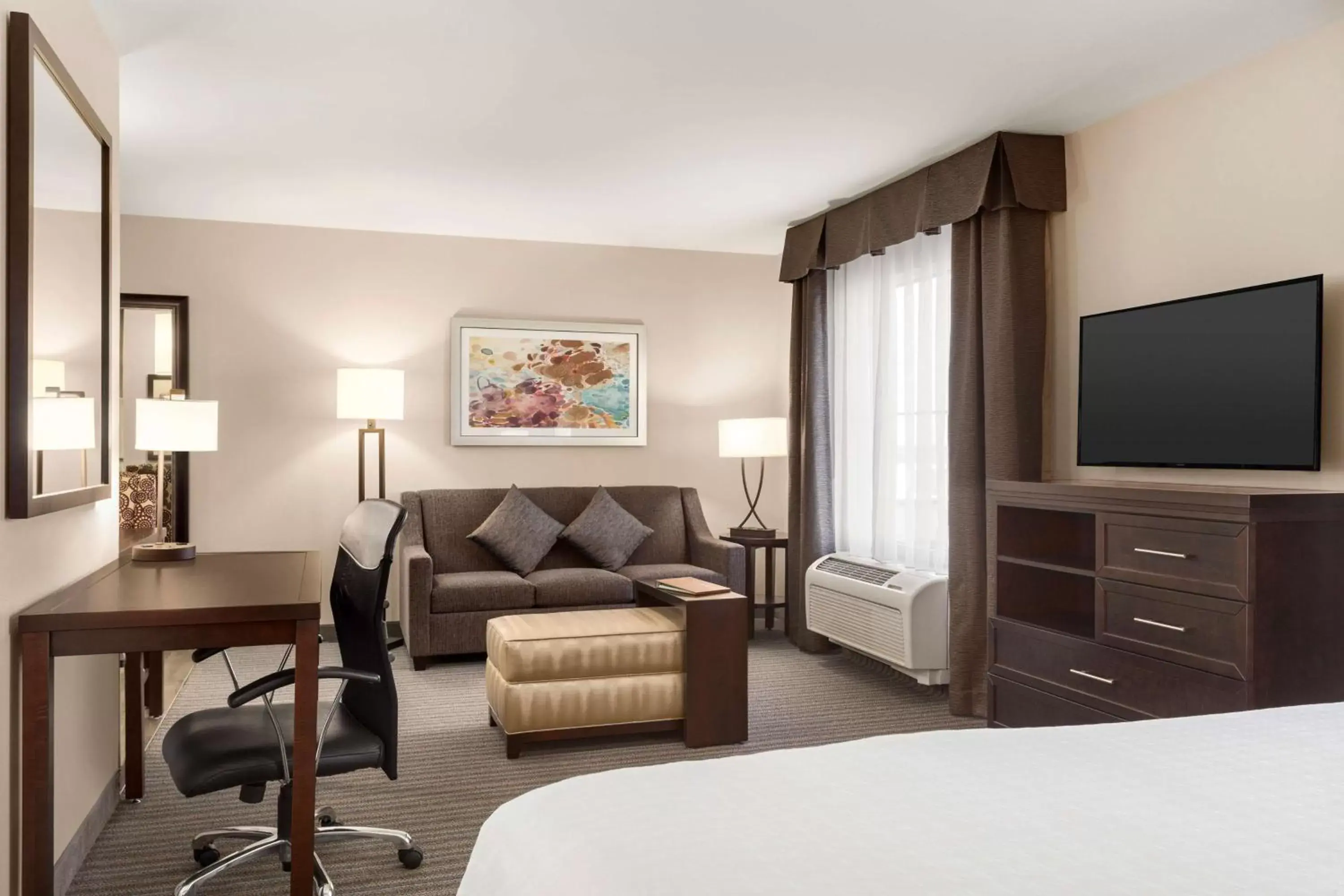 Bed, TV/Entertainment Center in Homewood Suites by Hilton Fargo