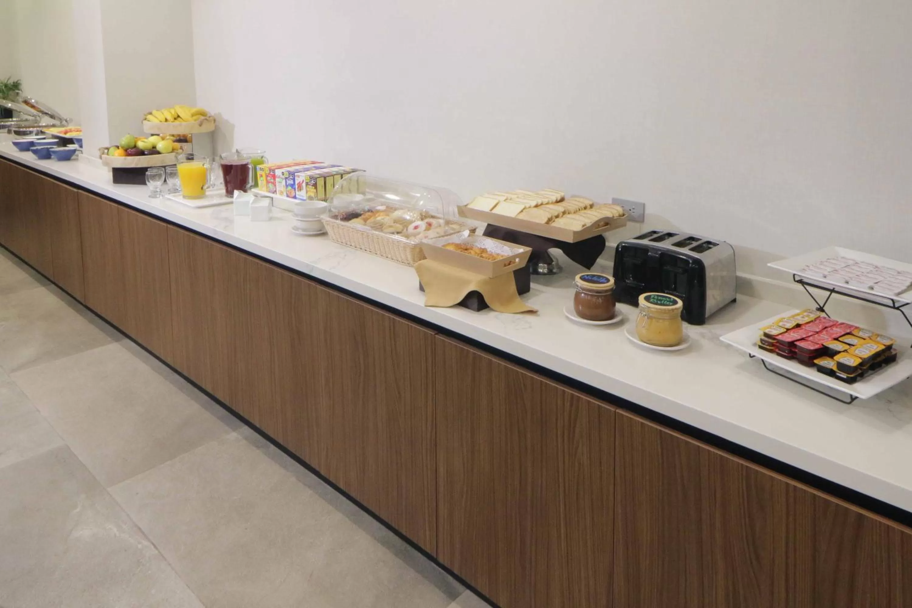 Food in Courtyard Monterrey Airport