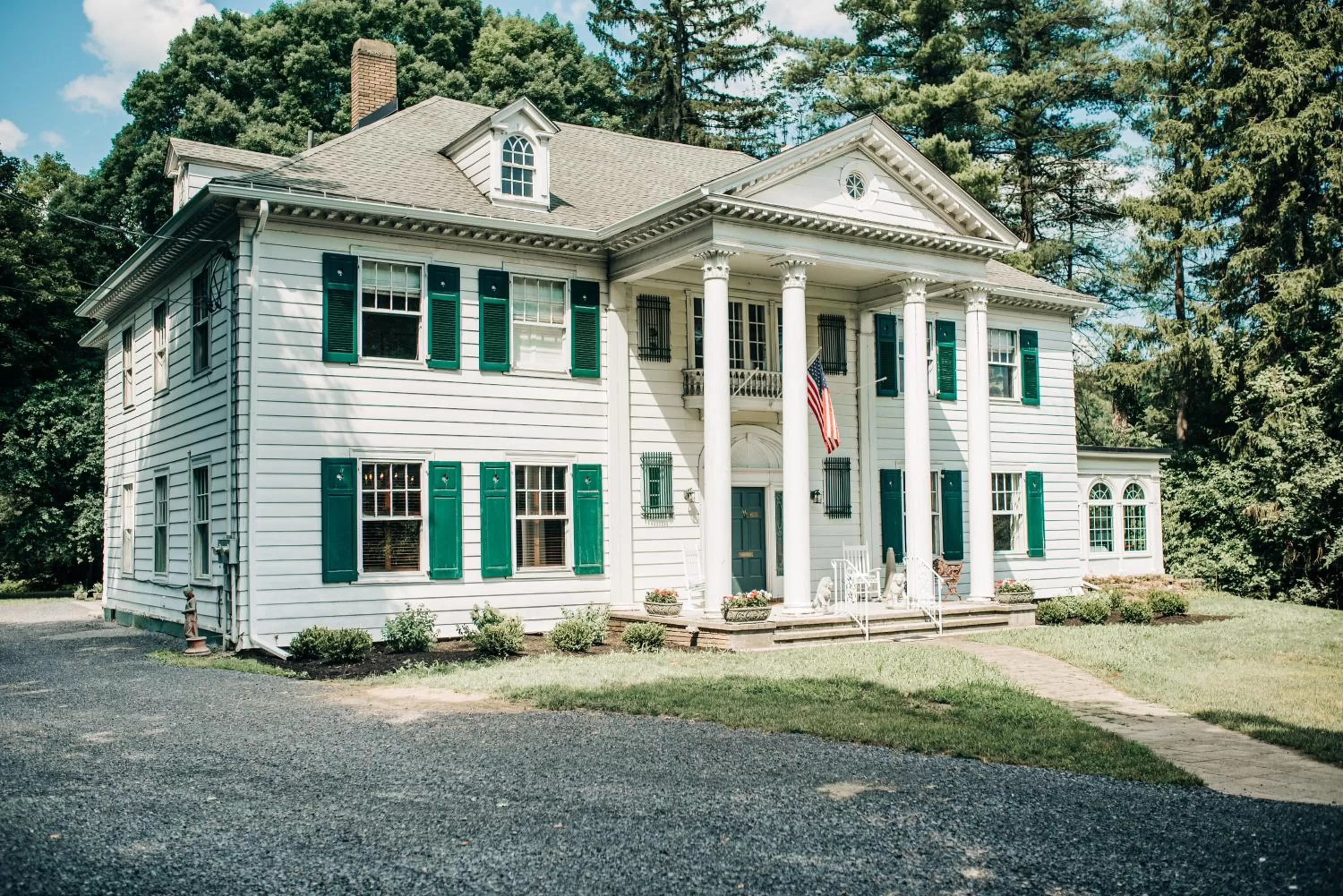 Property building in Benn Conger Inn