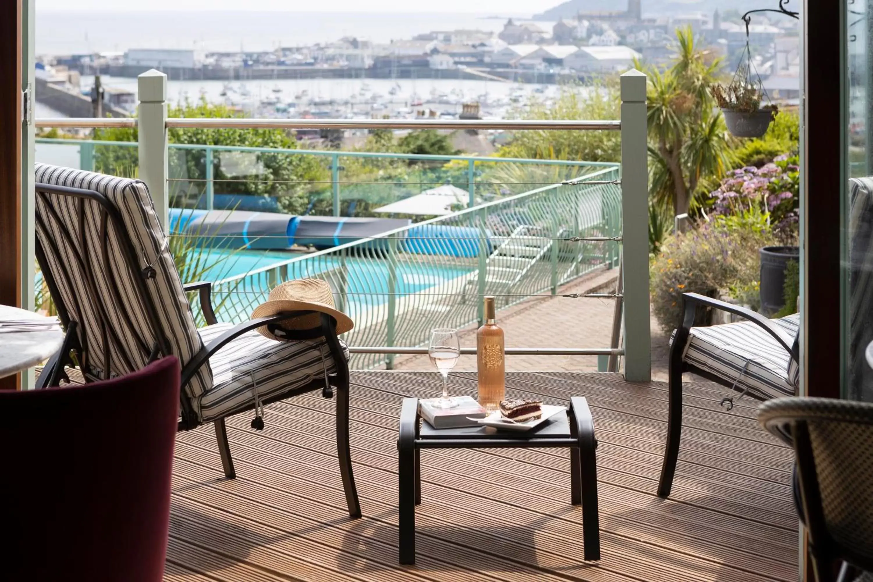 Restaurant/places to eat, Pool View in Hotel Penzance