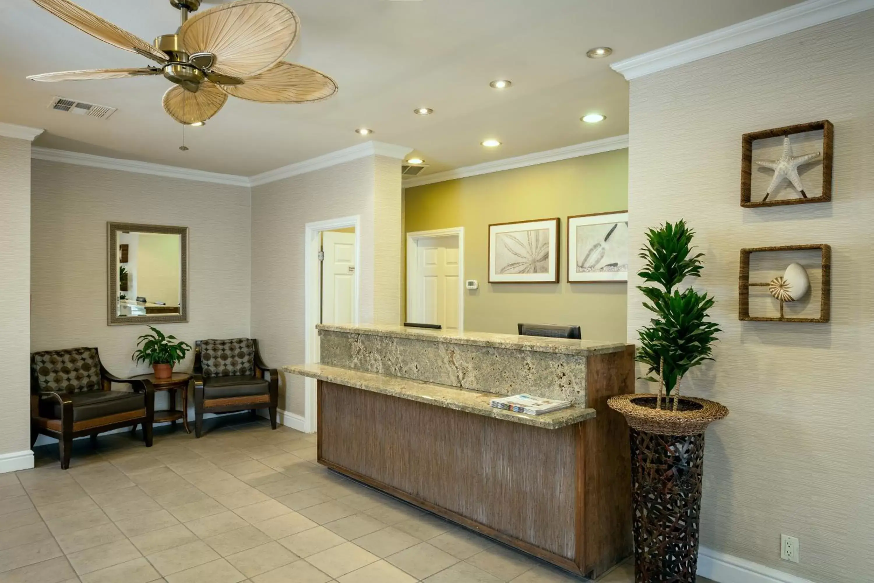 Property building, Lobby/Reception in Pacific Shores Inn