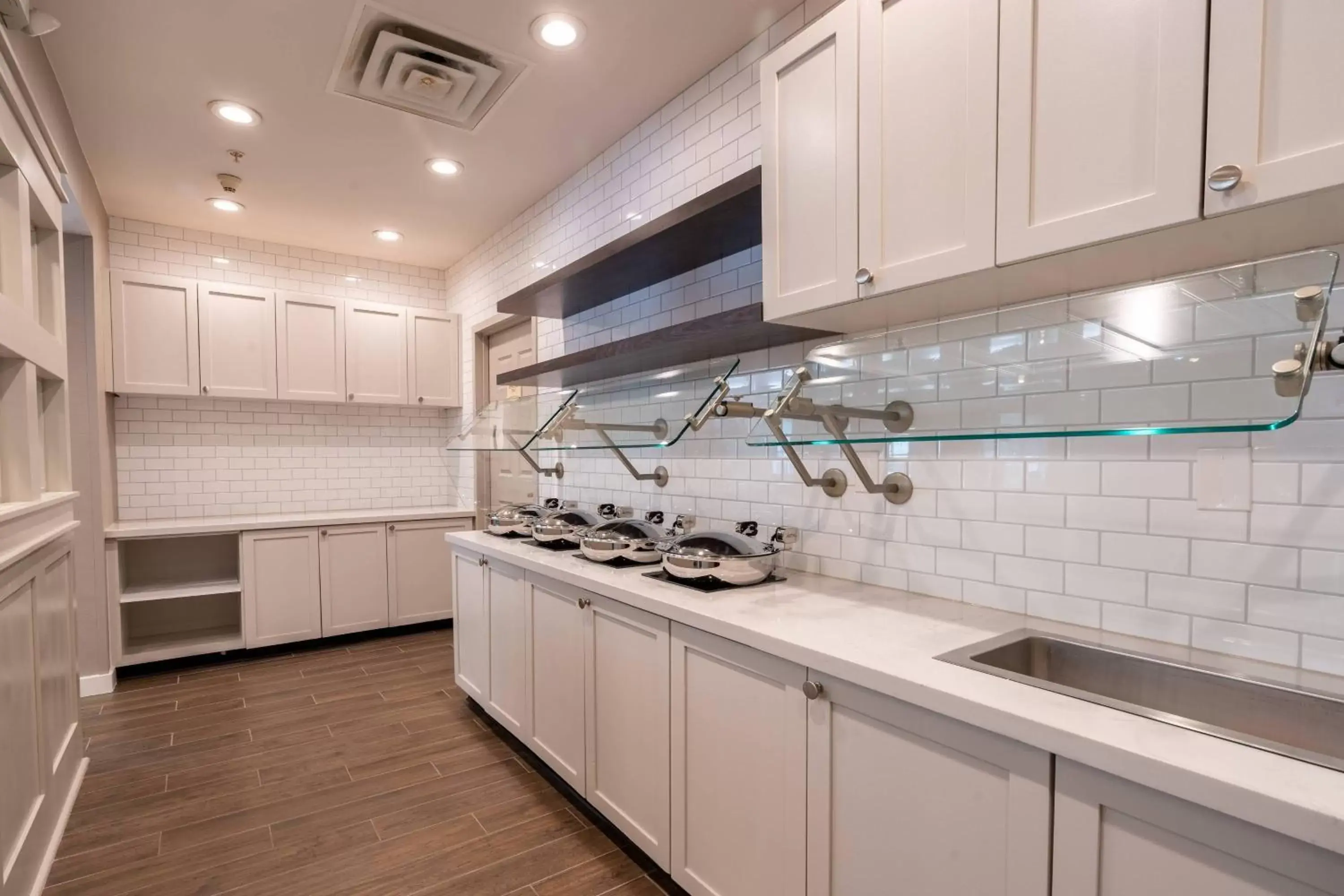 Breakfast, Kitchen/Kitchenette in Residence Inn by Marriott Princeton at Carnegie Center