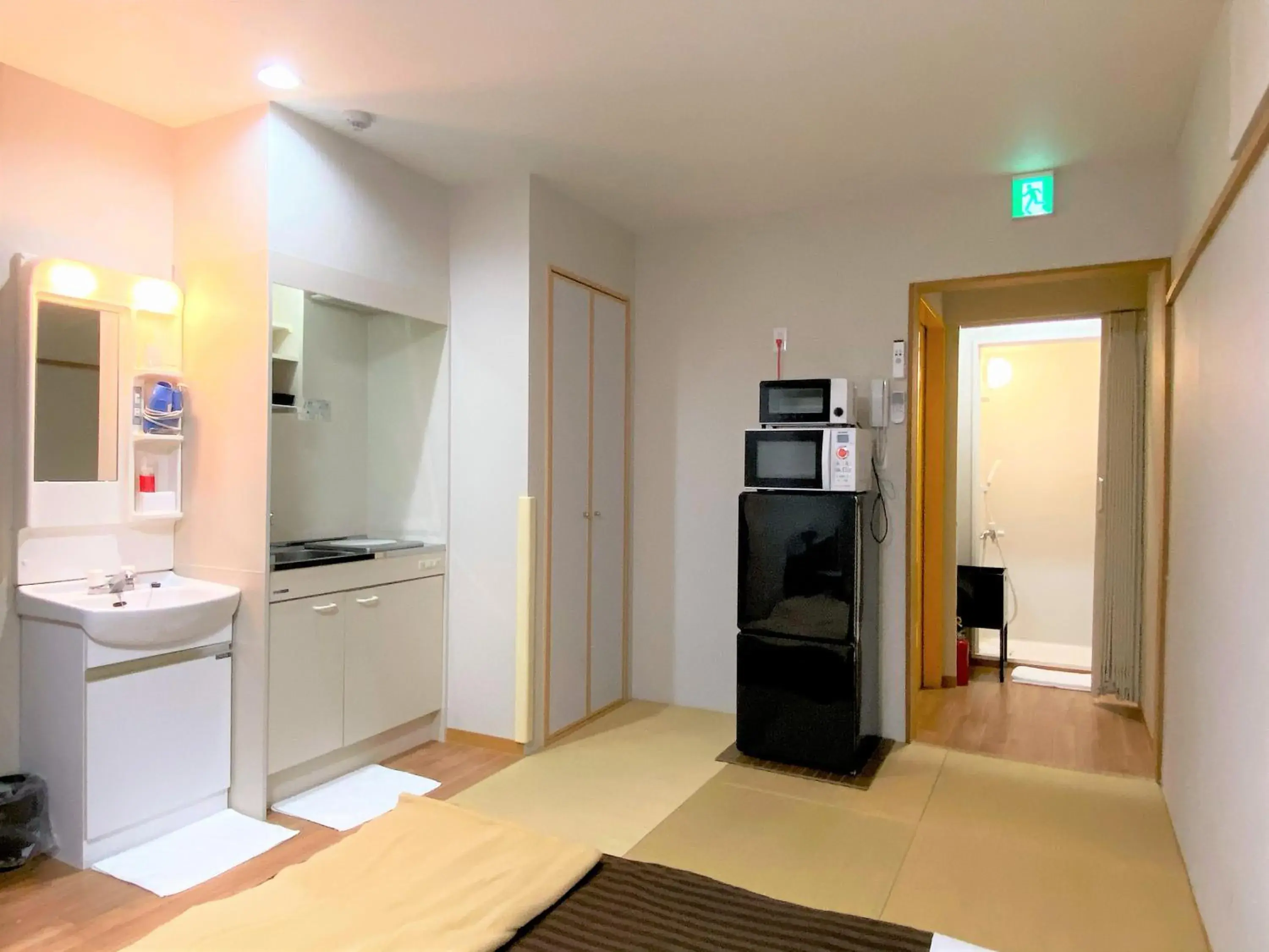 Kitchen or kitchenette, Kitchen/Kitchenette in Sakura Hotel Hatagaya
