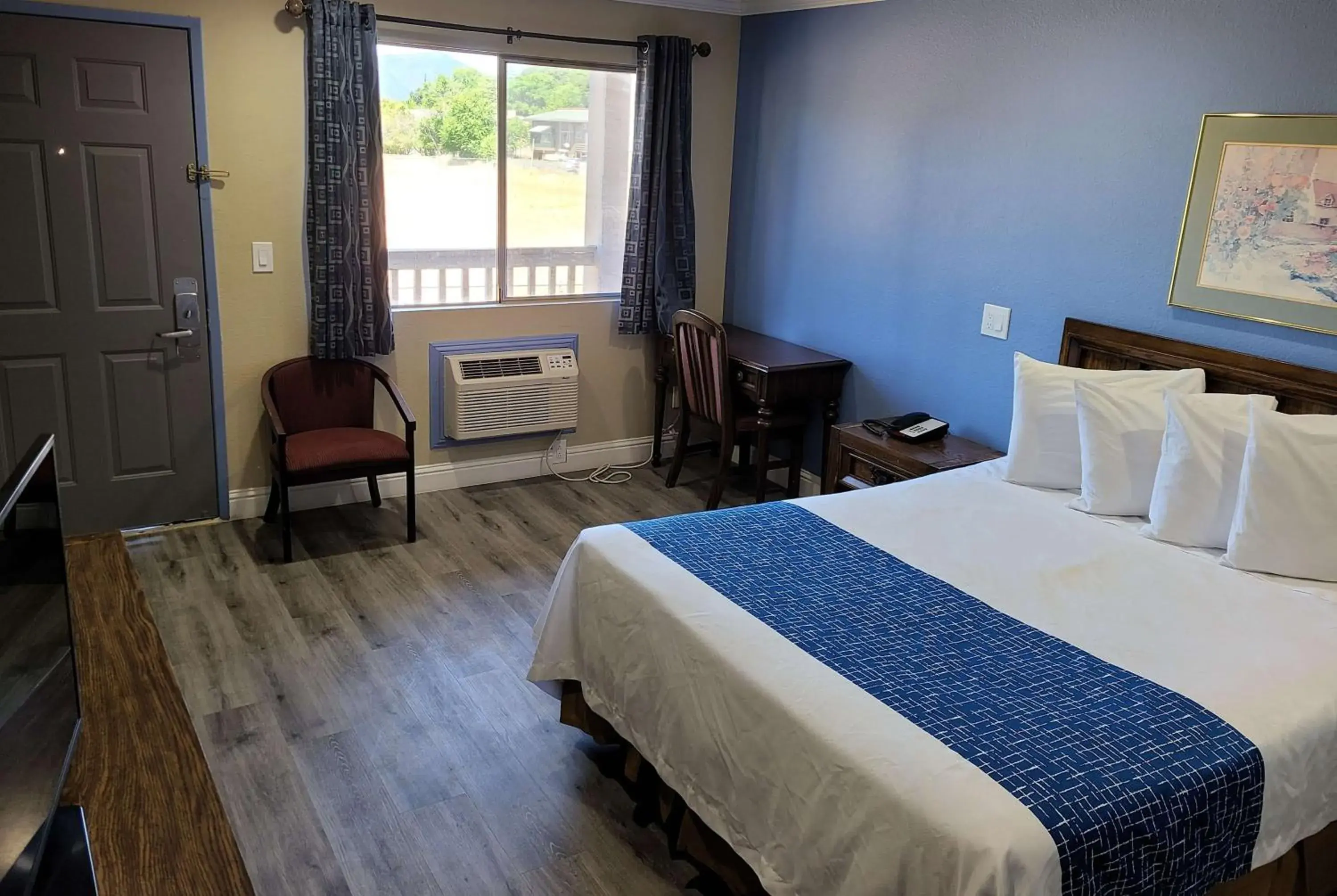 Photo of the whole room, Bed in Travelodge by Wyndham Clearlake