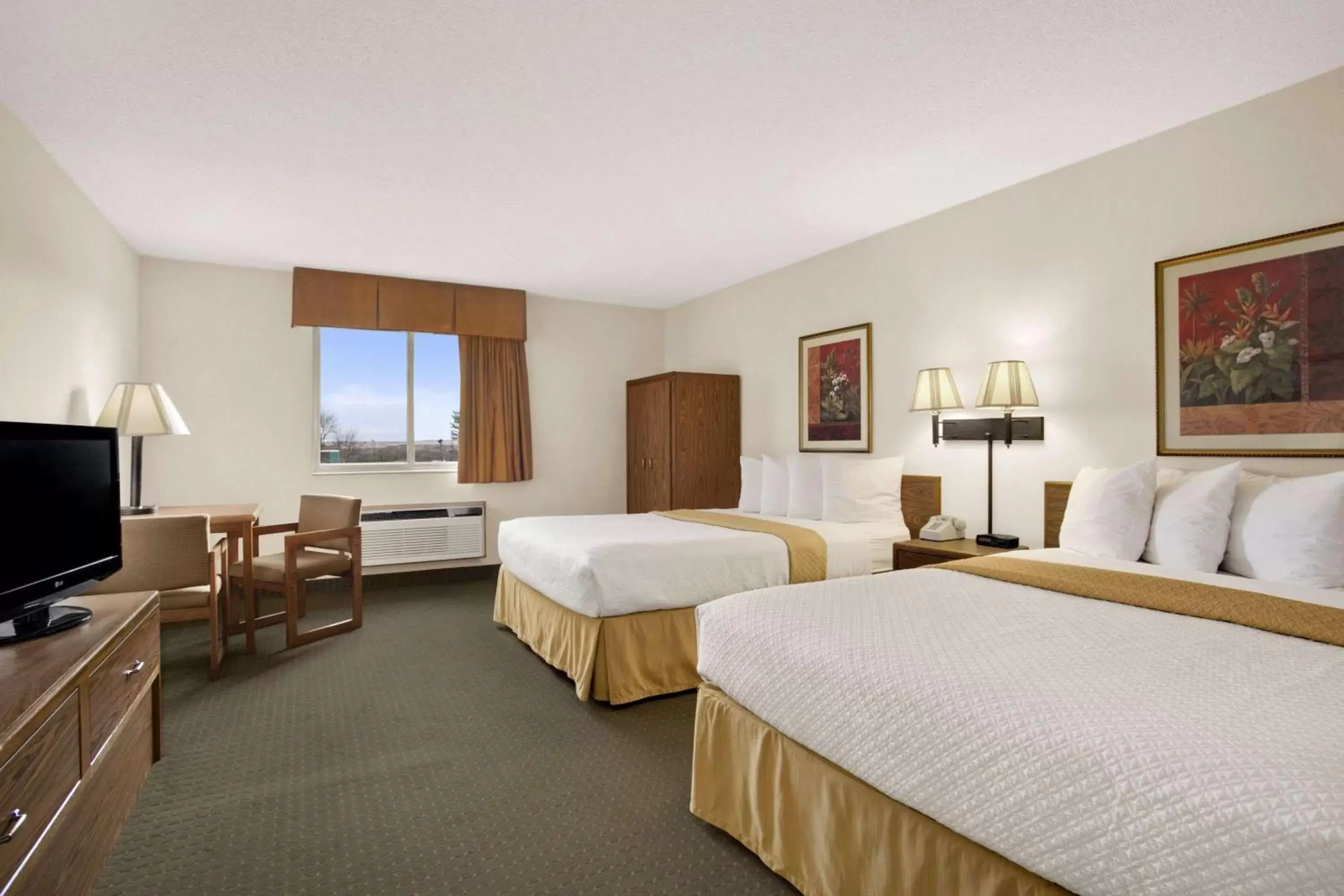 Photo of the whole room, Bed in Days Inn by Wyndham Rapid City