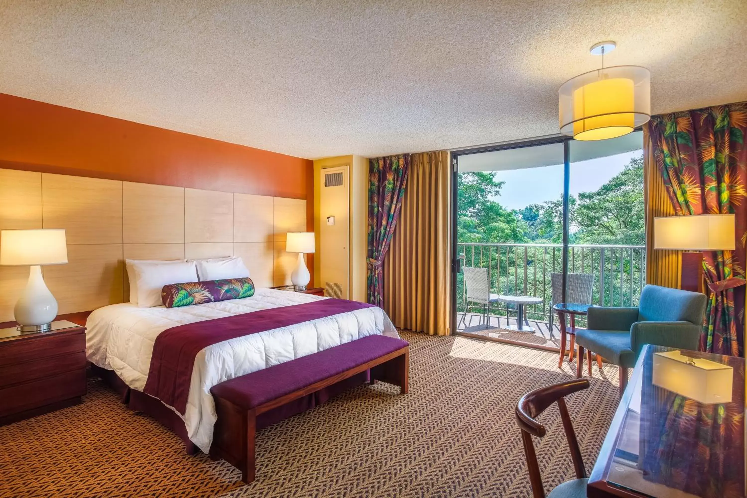 Bedroom, Bed in Castle Hilo Hawaiian Hotel