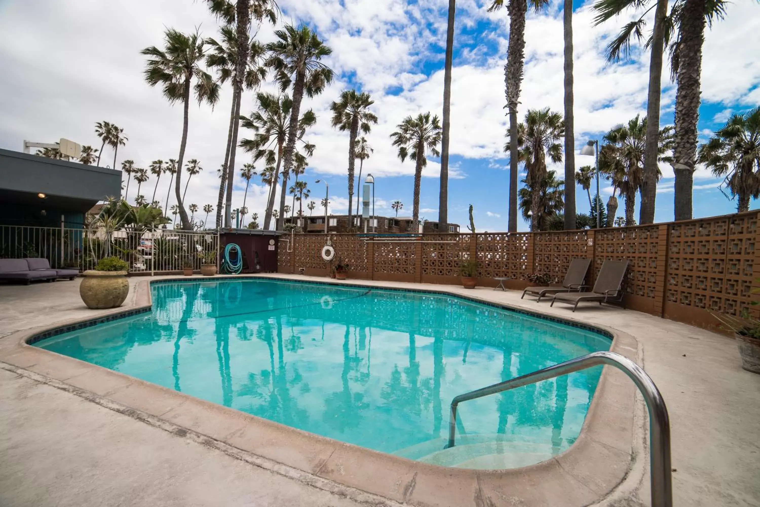 Swimming Pool in Ocean Villa Inn