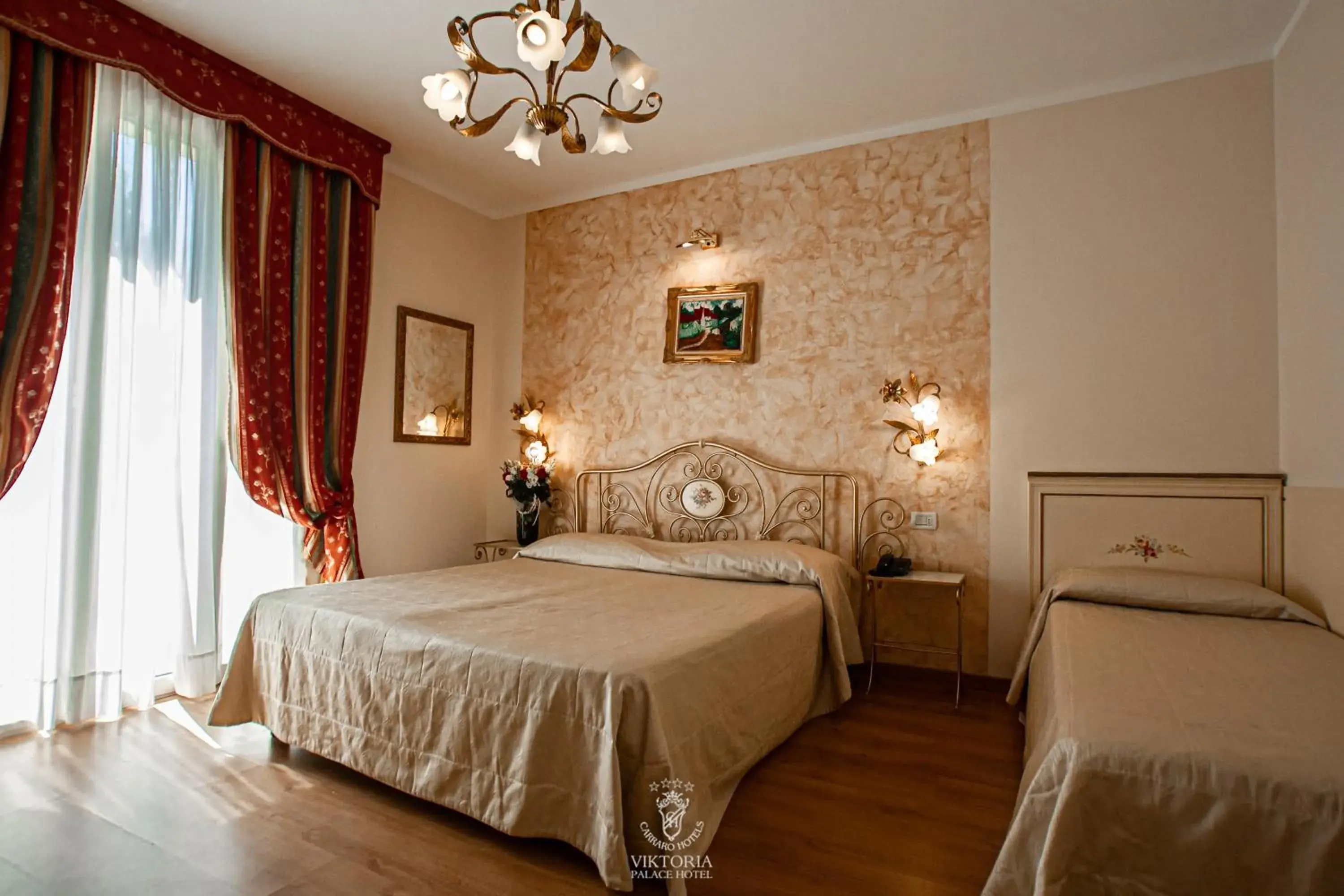 Bedroom, Bed in Viktoria Palace Hotel